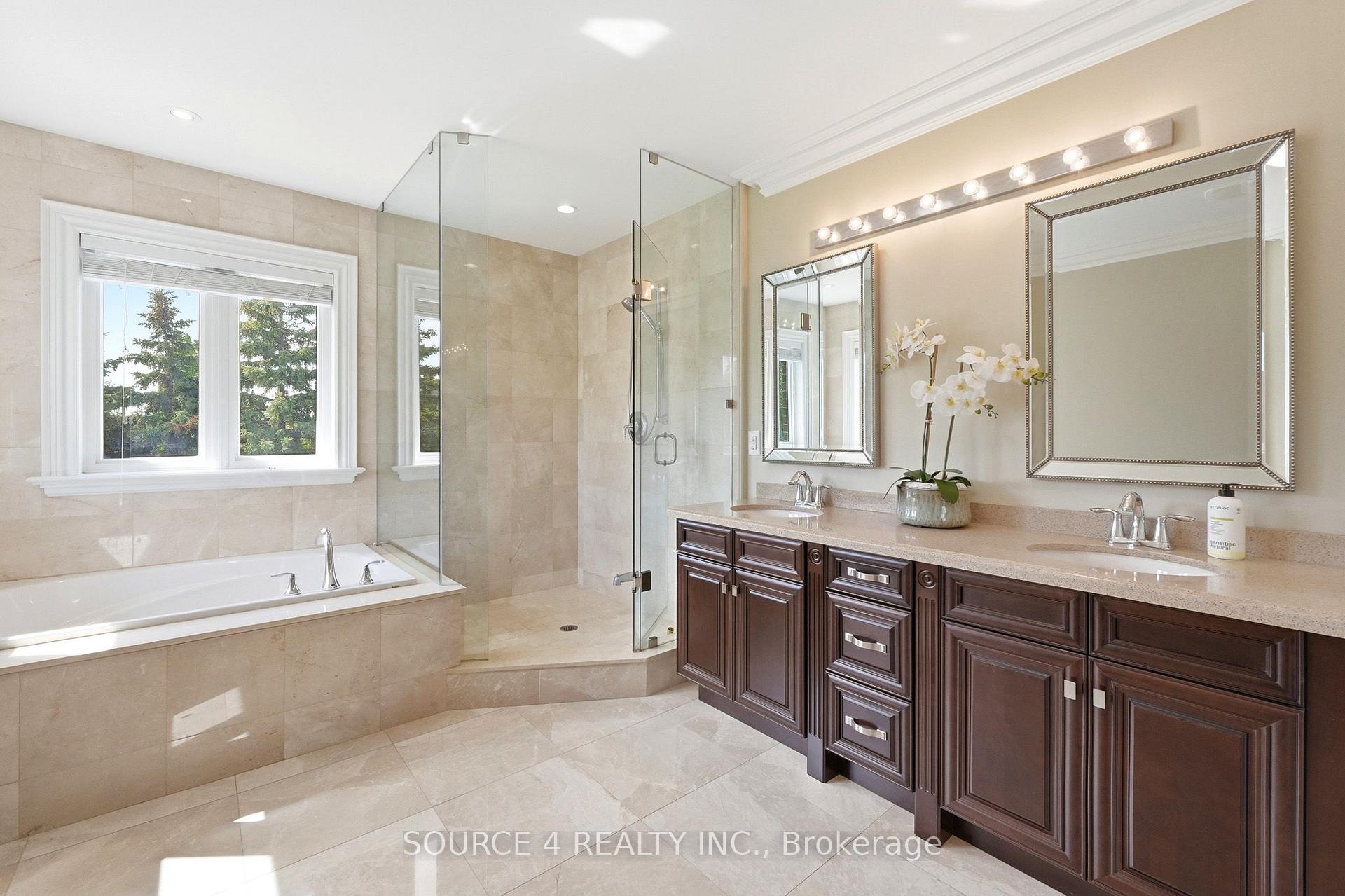 Photo 24 of 39 Amesbury Drive, North York, Brookhaven-Amesbury — HOMEH