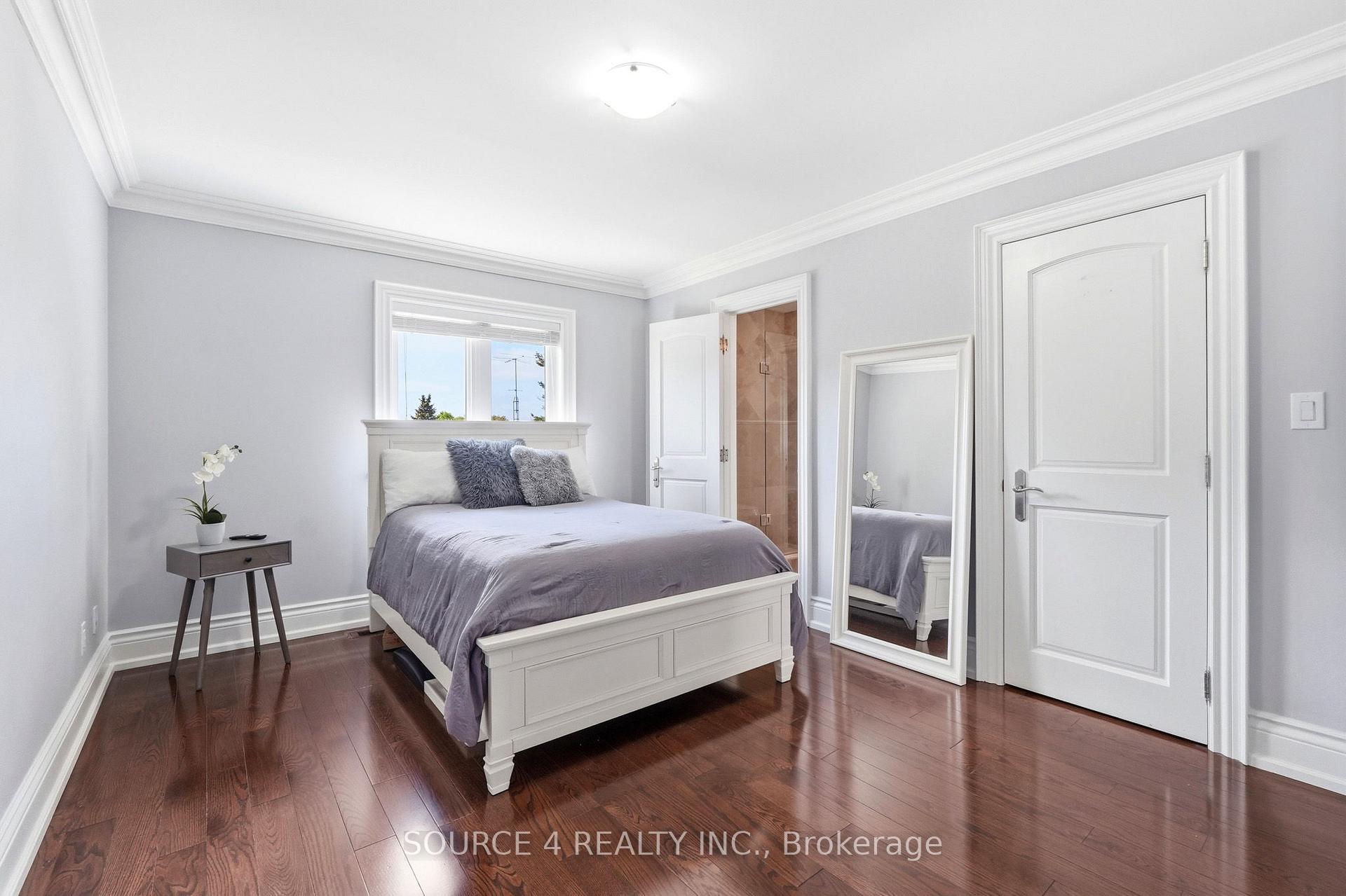 Photo 26 of 39 Amesbury Drive, North York, Brookhaven-Amesbury — HOMEH