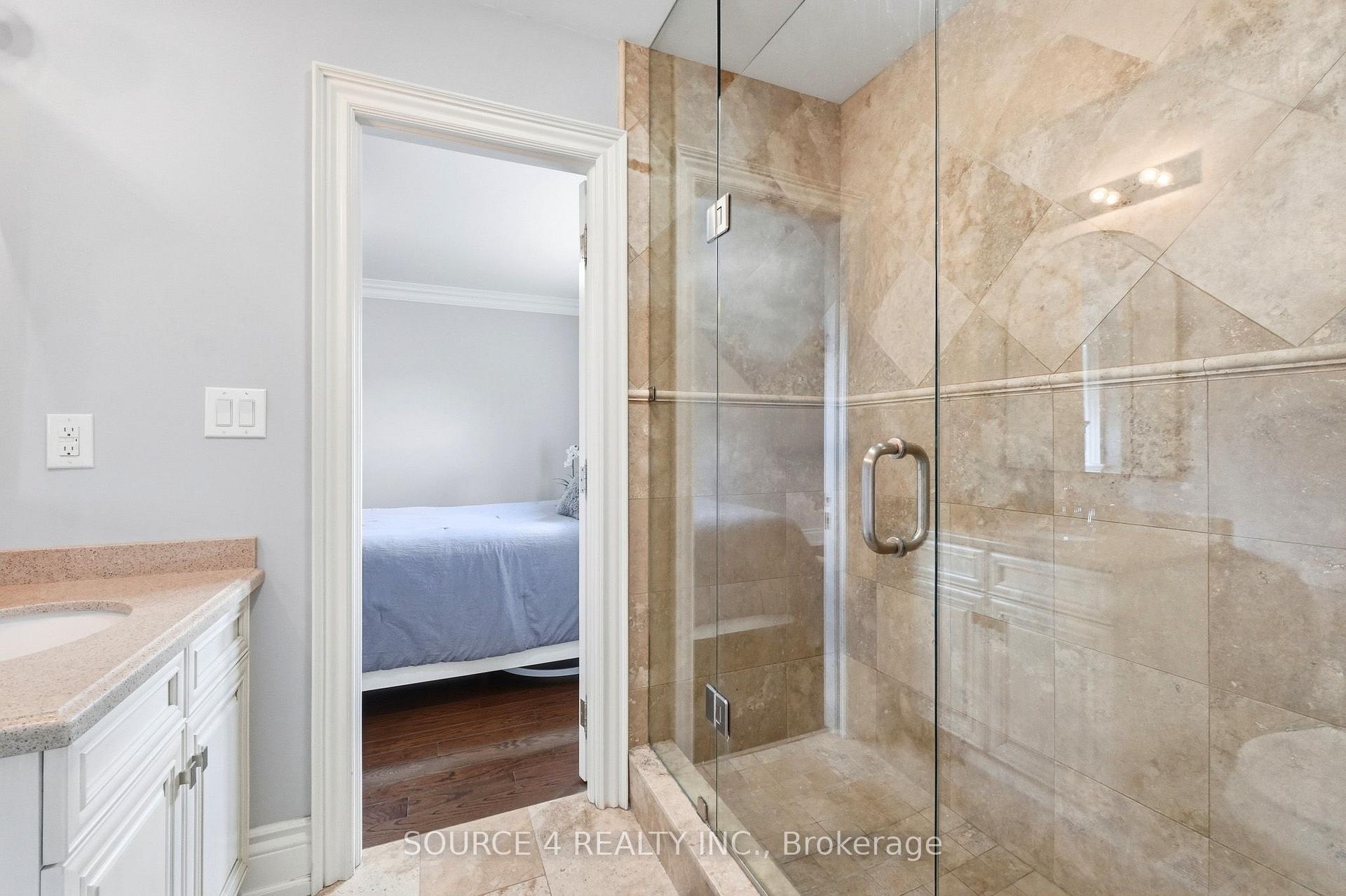 Photo 27 of 39 Amesbury Drive, North York, Brookhaven-Amesbury — HOMEH