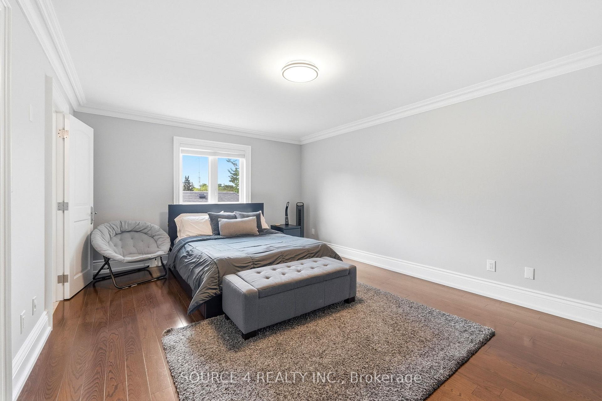 Photo 28 of 39 Amesbury Drive, North York, Brookhaven-Amesbury — HOMEH
