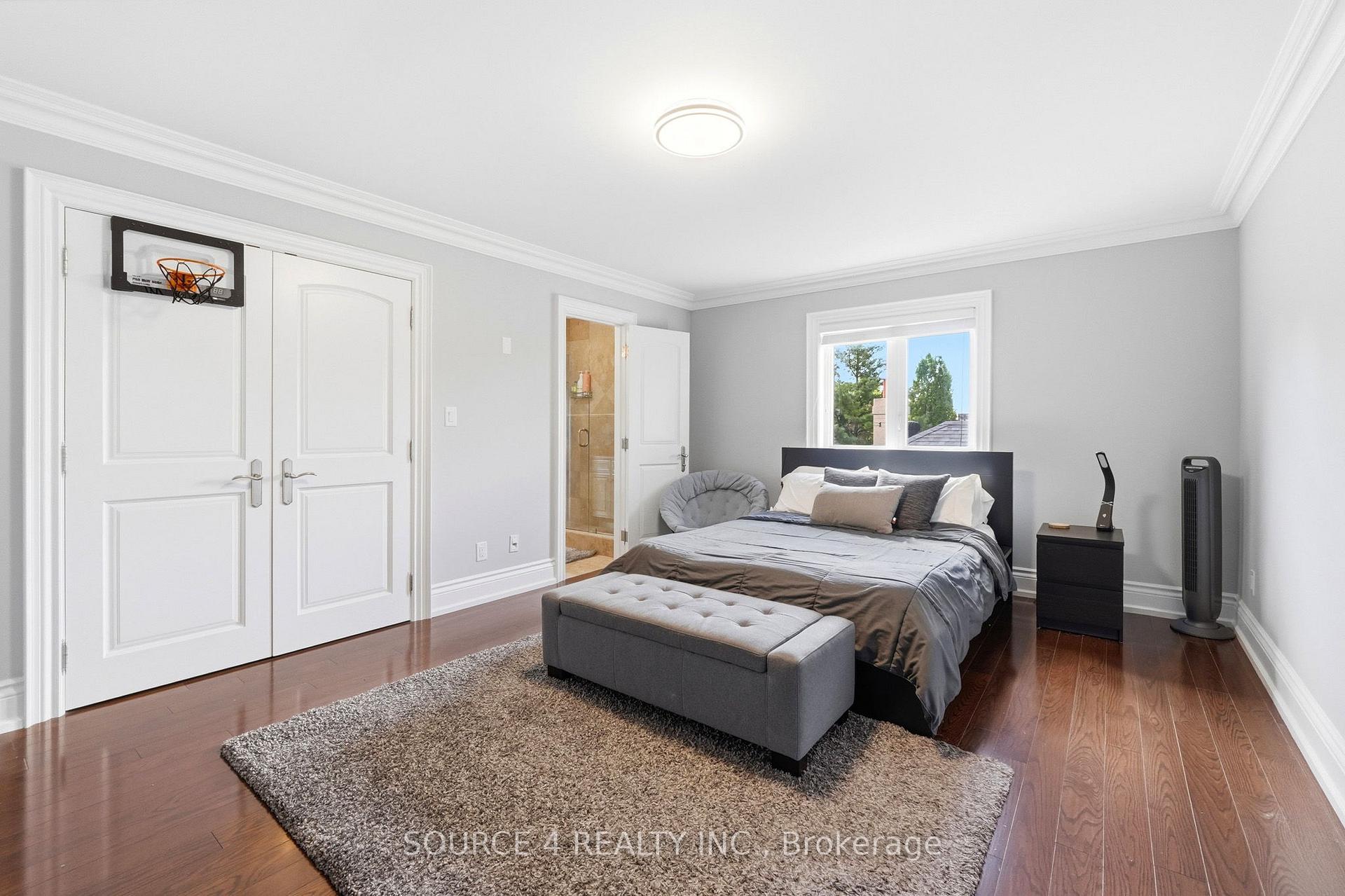 Photo 29 of 39 Amesbury Drive, North York, Brookhaven-Amesbury — HOMEH