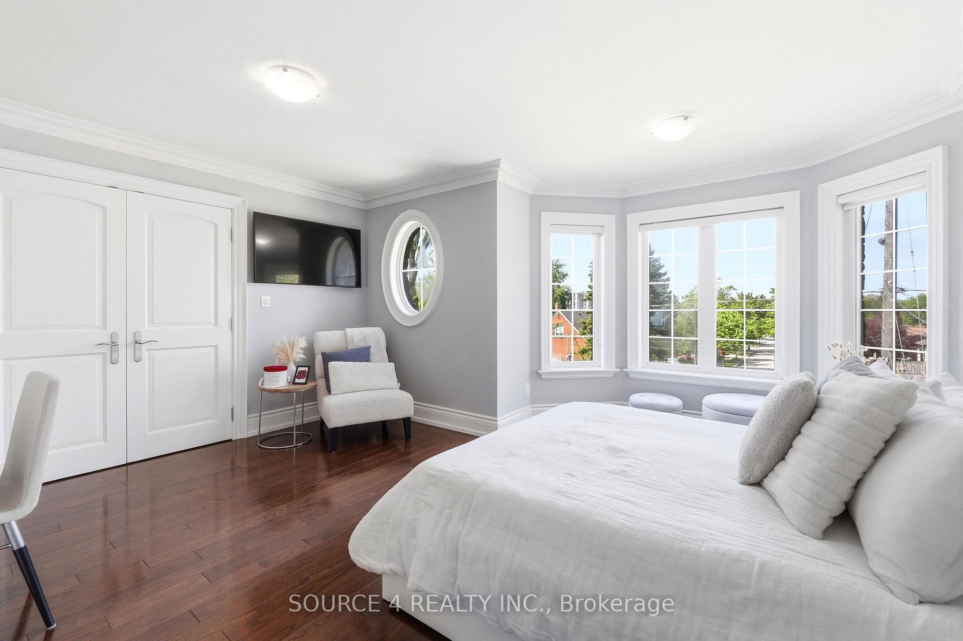 Photo 31 of 39 Amesbury Drive, North York, Brookhaven-Amesbury — HOMEH