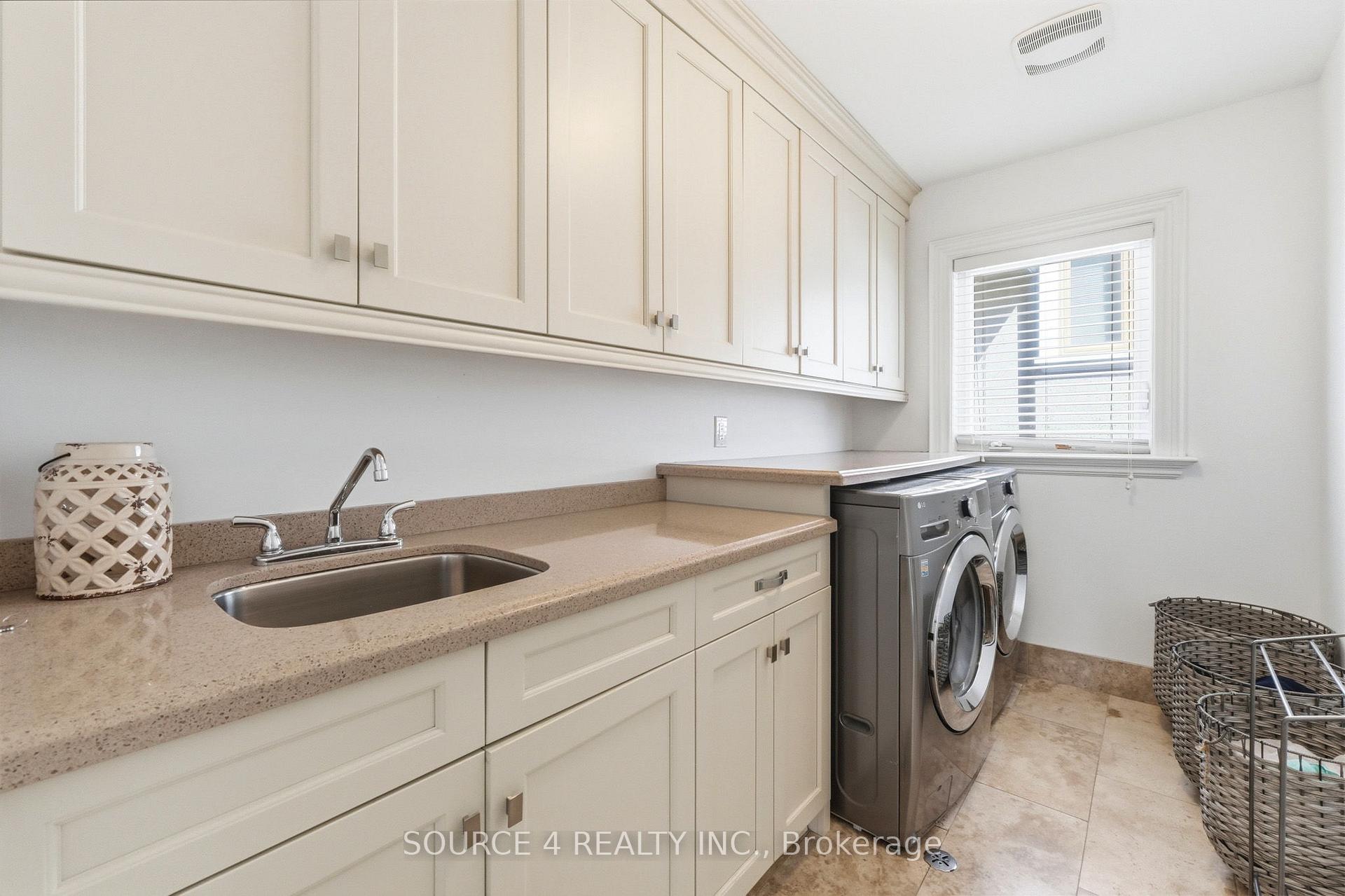 Photo 34 of 39 Amesbury Drive, North York, Brookhaven-Amesbury — HOMEH