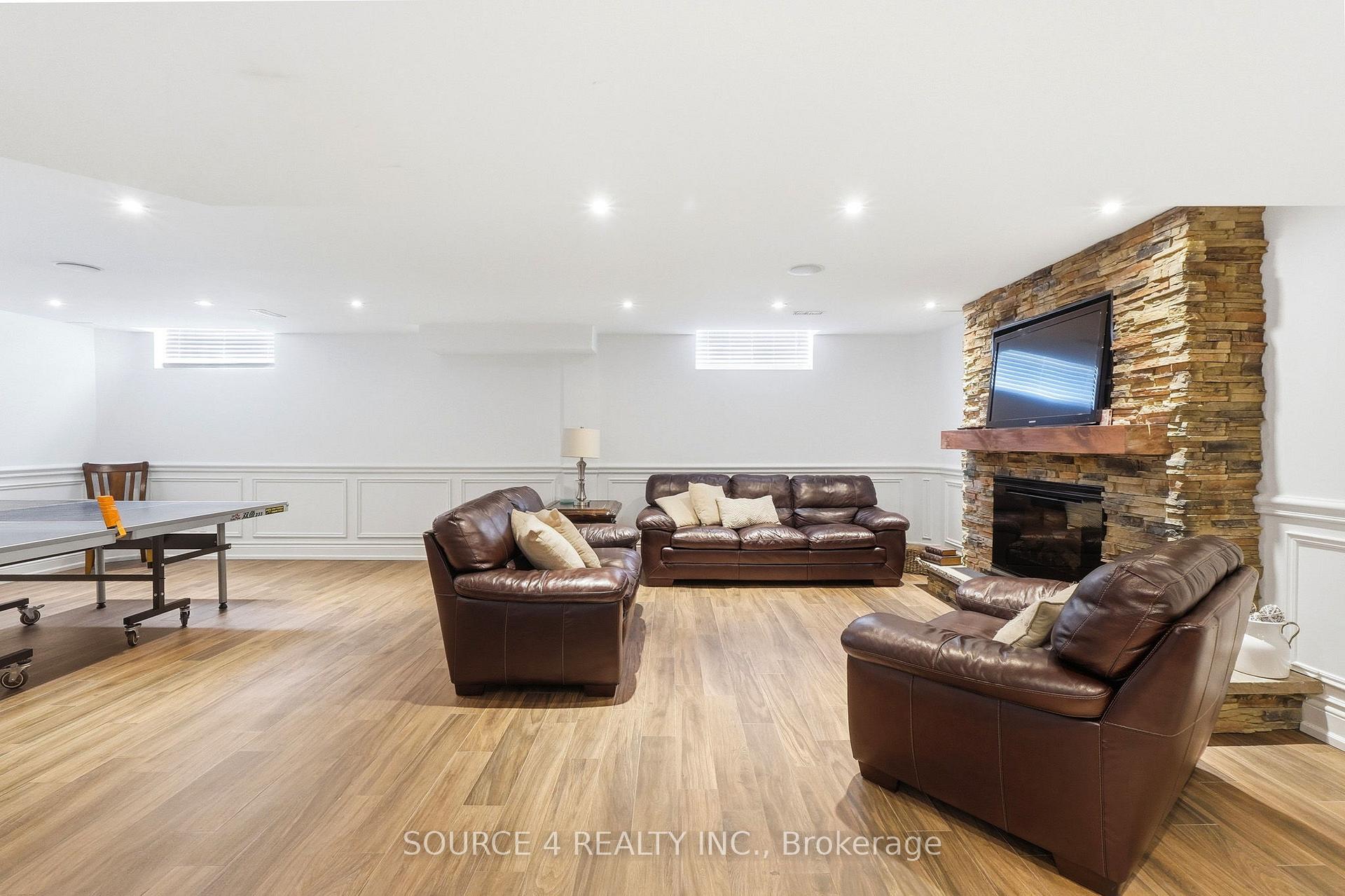 Photo 36 of 39 Amesbury Drive, North York, Brookhaven-Amesbury — HOMEH
