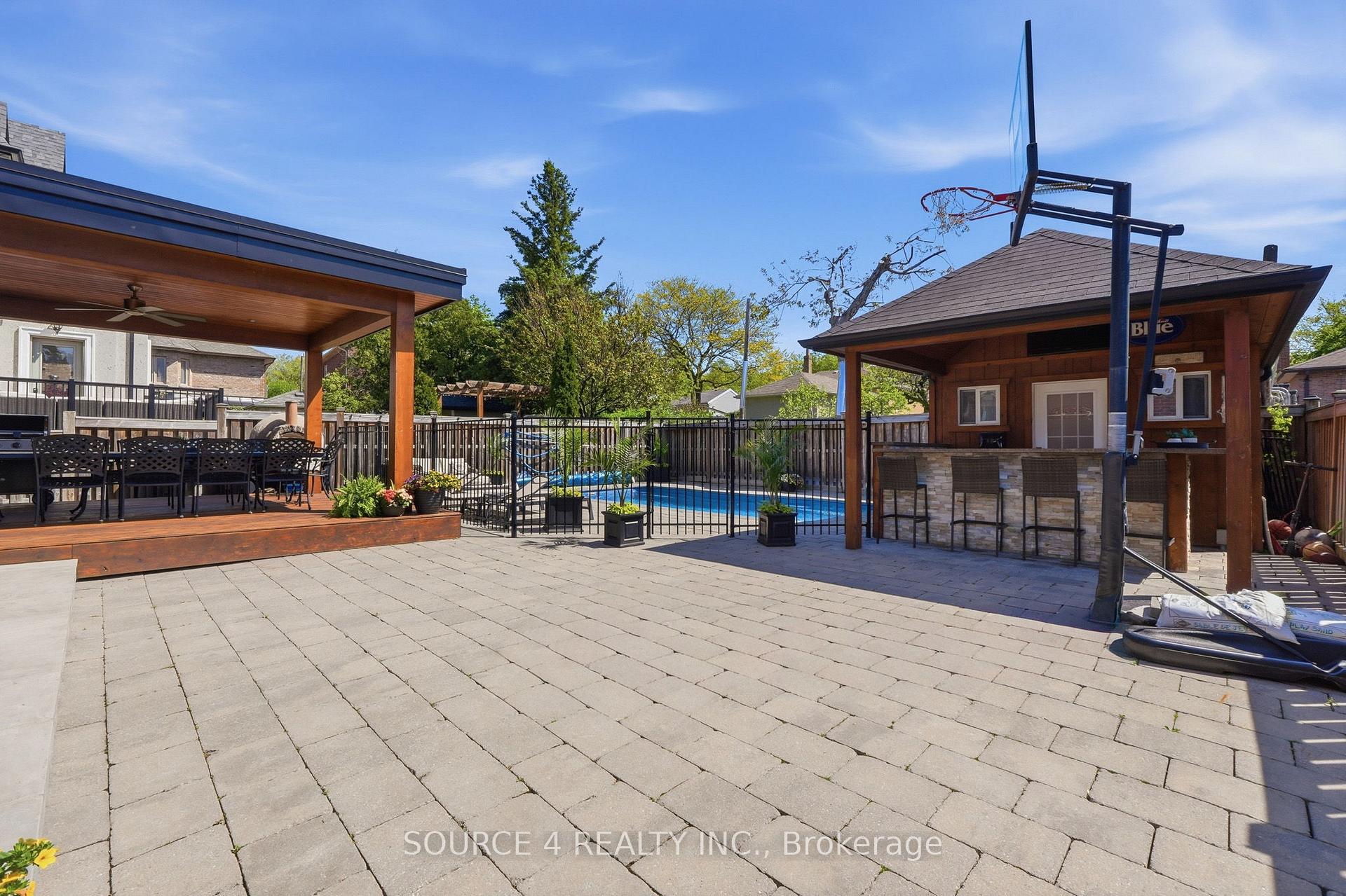 Photo 41 of 39 Amesbury Drive, North York, Brookhaven-Amesbury — HOMEH