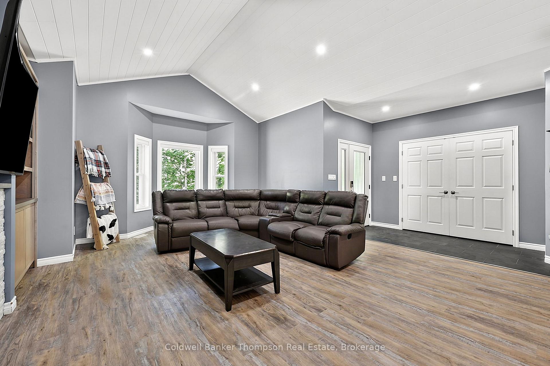 Photo 10 of 1051 Xavier Street, Gravenhurst, Morrison — HOMEH