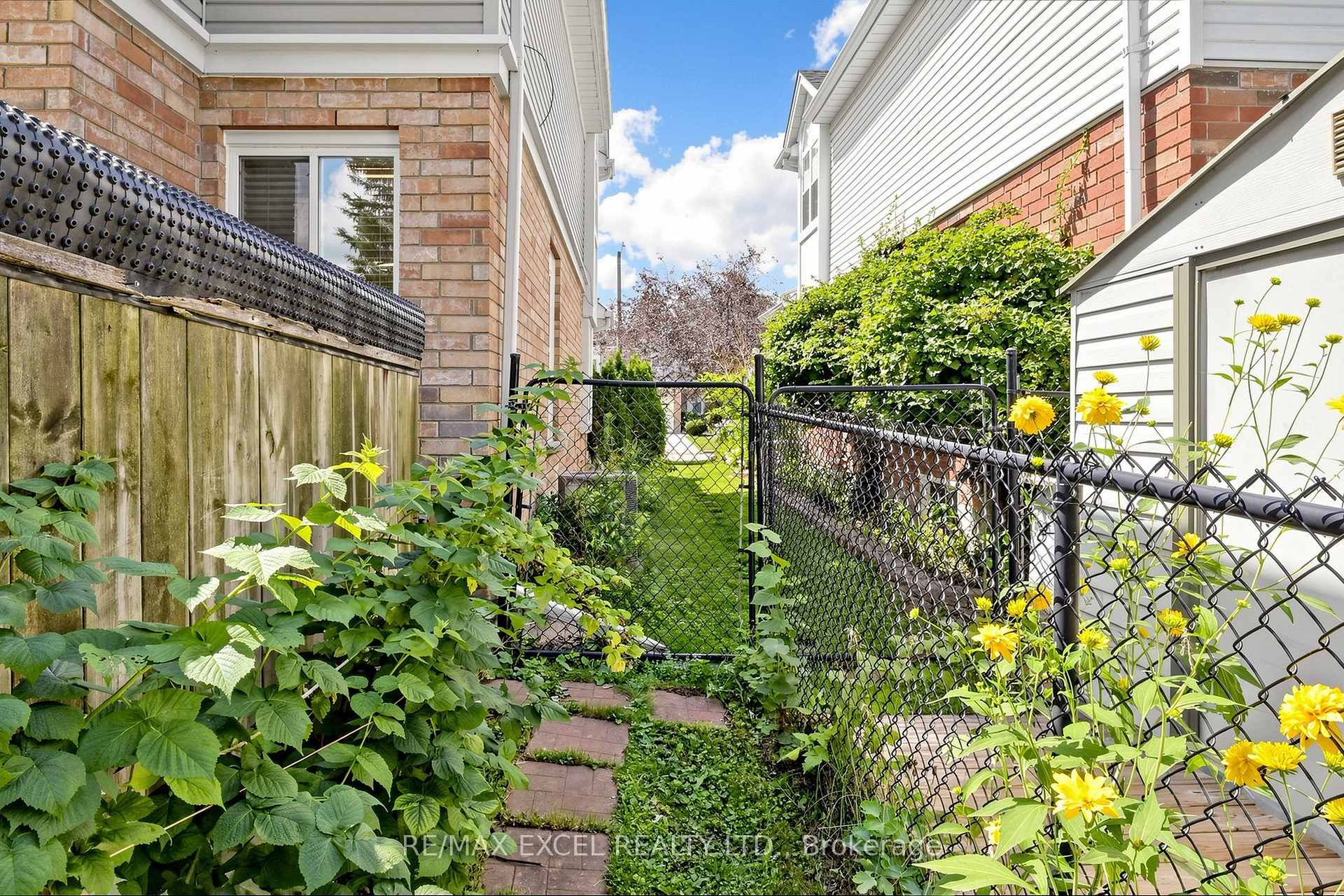 Photo 43 of 548 Mariner Drive, Waterloo, Colonial Acres — HOMEH
