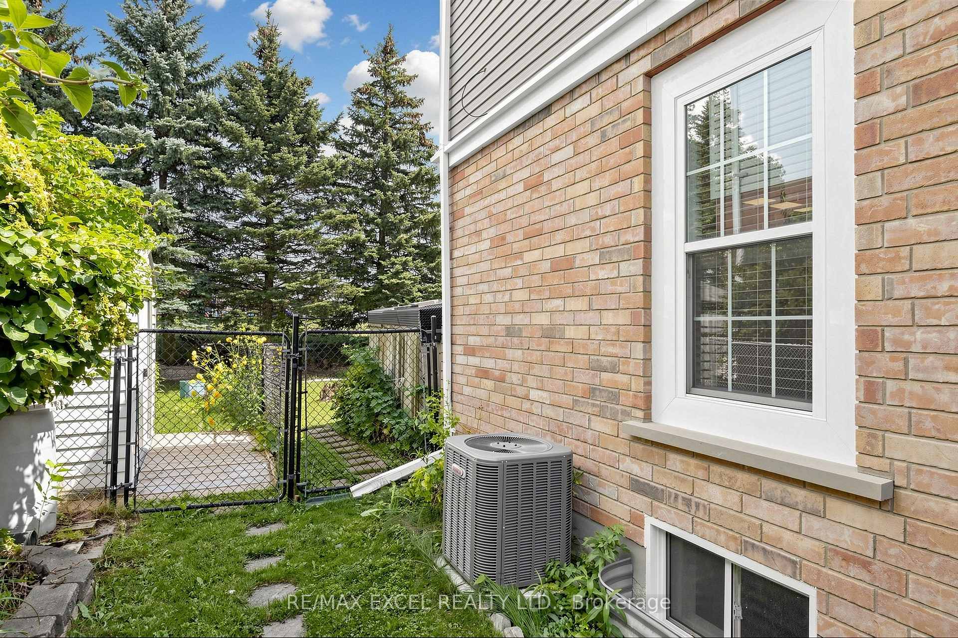 Photo 45 of 548 Mariner Drive, Waterloo, Colonial Acres — HOMEH