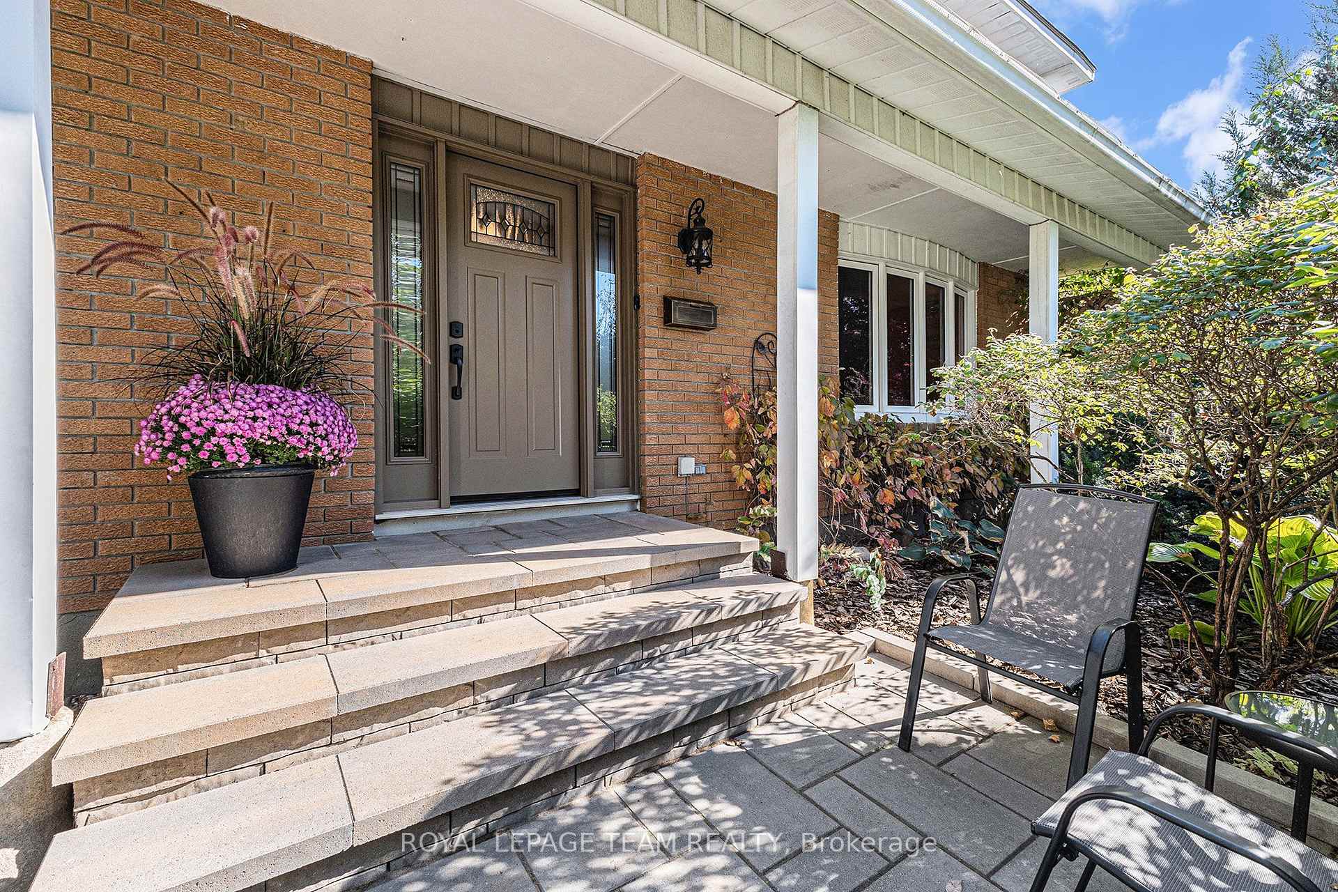 Photo 4 of 23 Chanonhouse Drive, Ottawa, Richmond — HOMEH