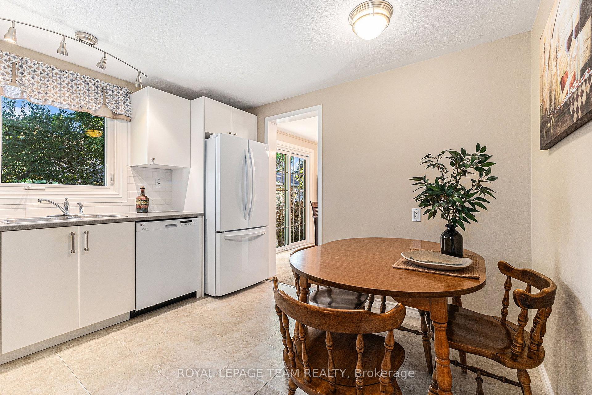 Photo 11 of 23 Chanonhouse Drive, Ottawa, Richmond — HOMEH