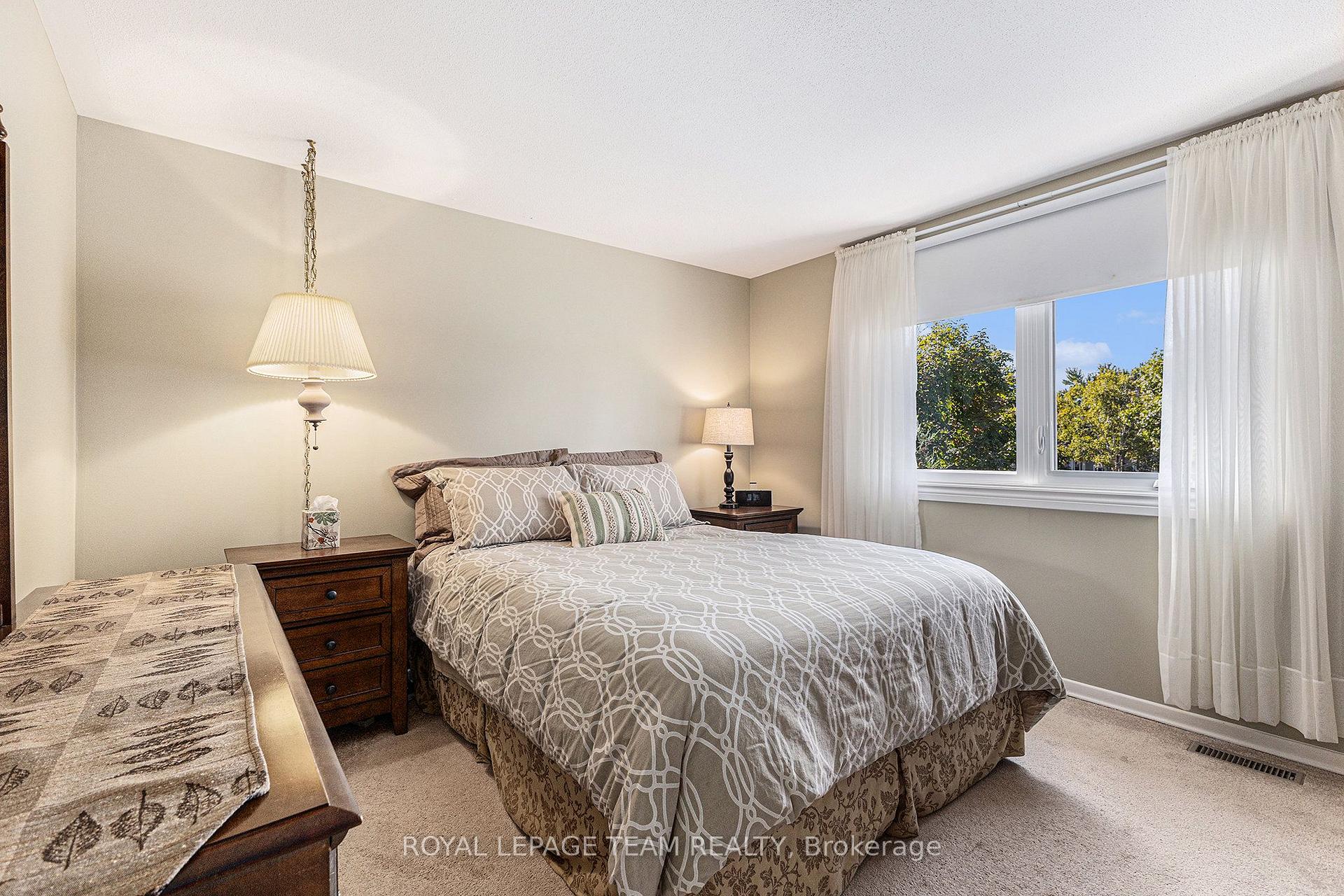 Photo 15 of 23 Chanonhouse Drive, Ottawa, Richmond — HOMEH