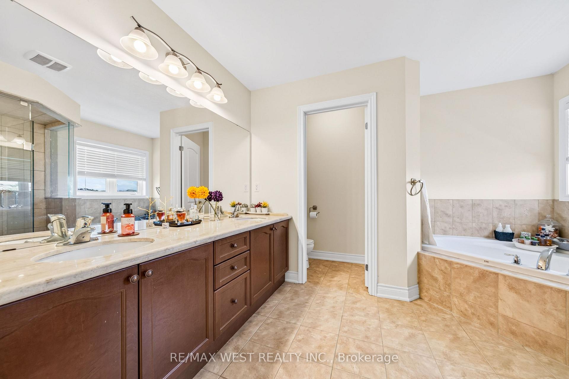 Photo 9 of 12 Oldham Street, Vaughan, Vellore Village — HOMEH