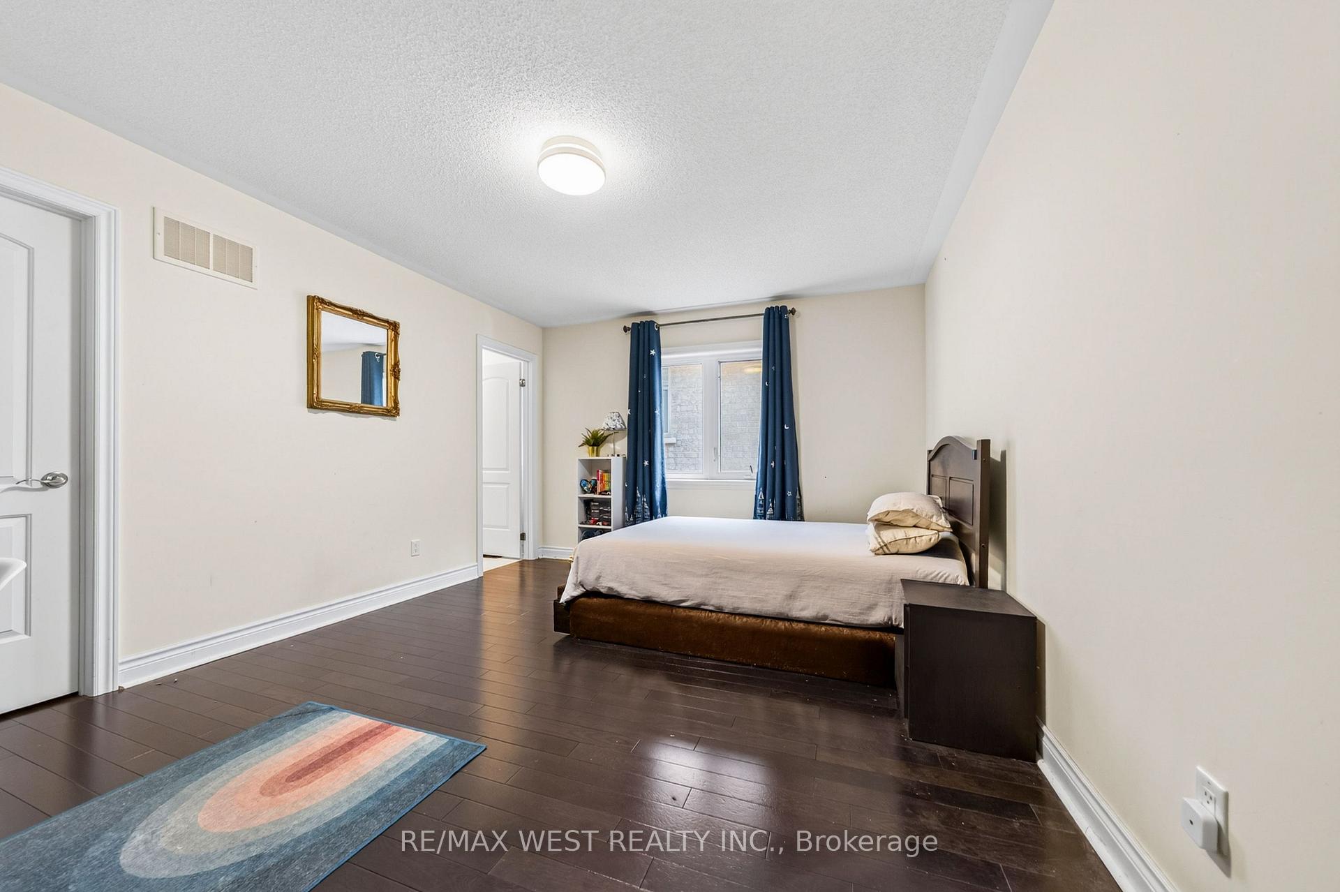 Photo 10 of 12 Oldham Street, Vaughan, Vellore Village — HOMEH