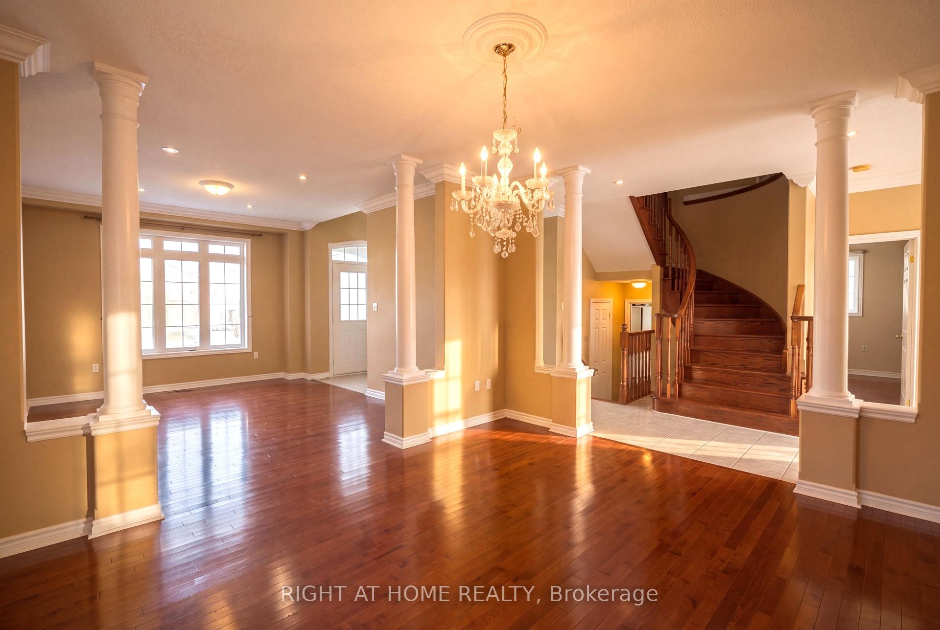 Photo 6 of 52 Prince William Way, Barrie, Innis-Shore — HOMEH