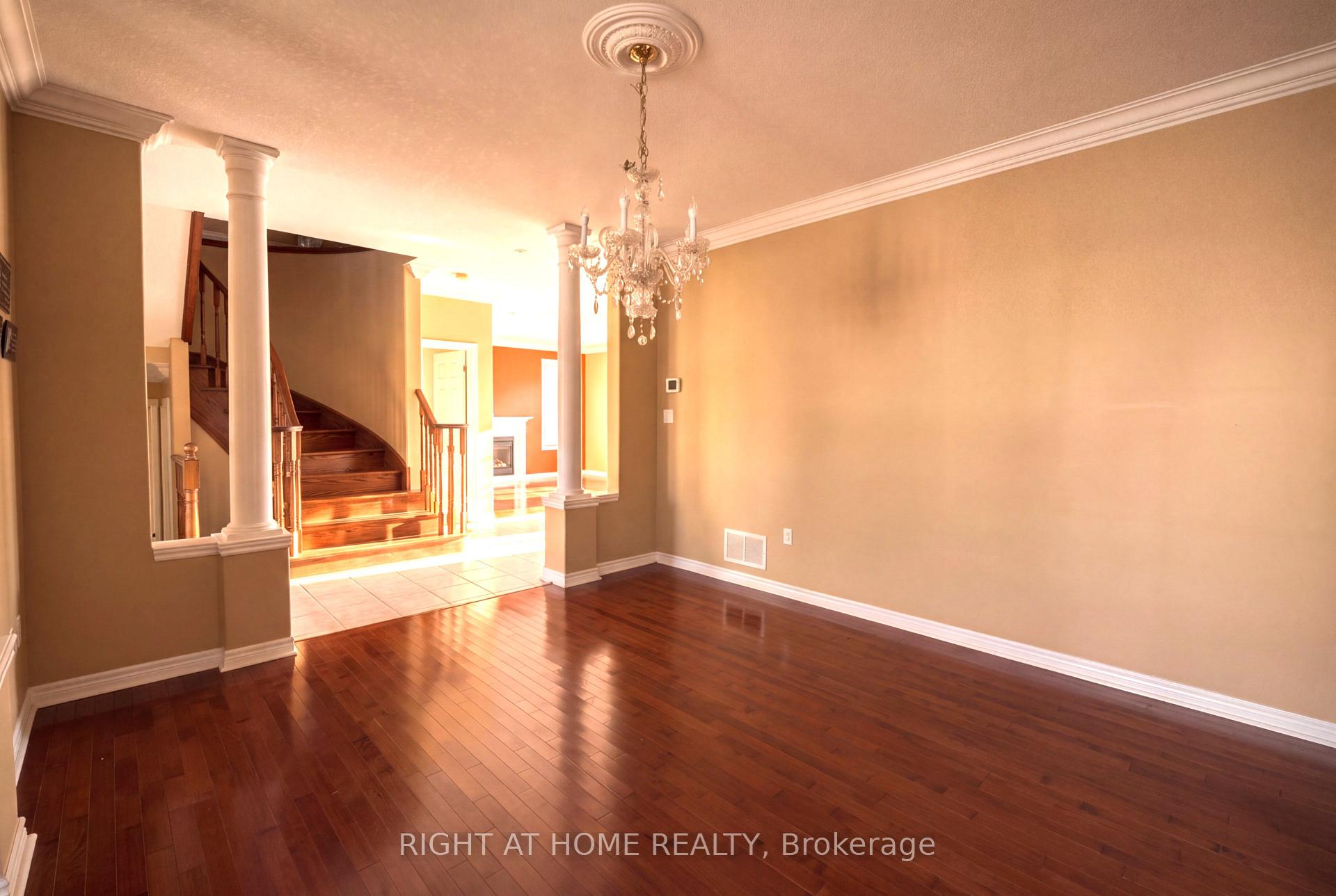 Photo 8 of 52 Prince William Way, Barrie, Innis-Shore — HOMEH