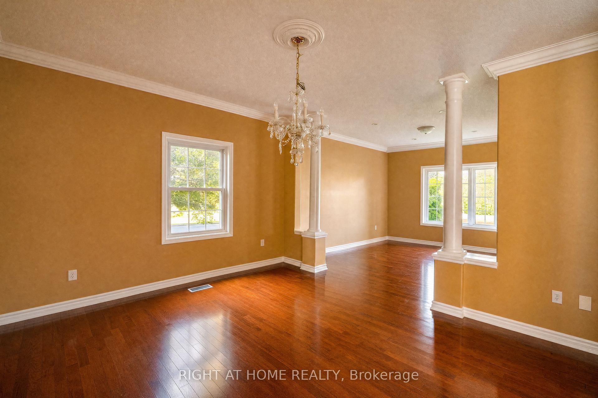 Photo 9 of 52 Prince William Way, Barrie, Innis-Shore — HOMEH
