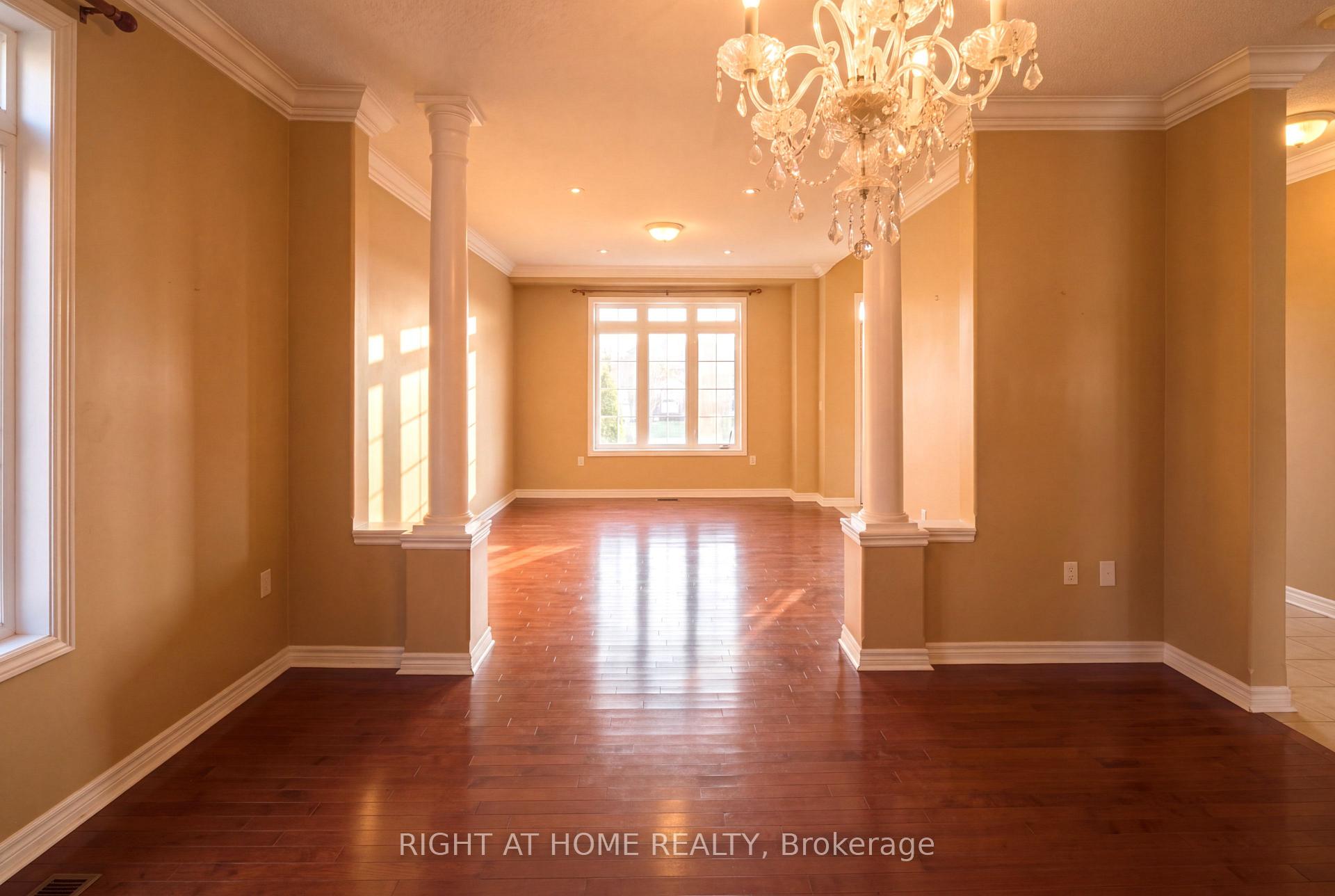 Photo 10 of 52 Prince William Way, Barrie, Innis-Shore — HOMEH