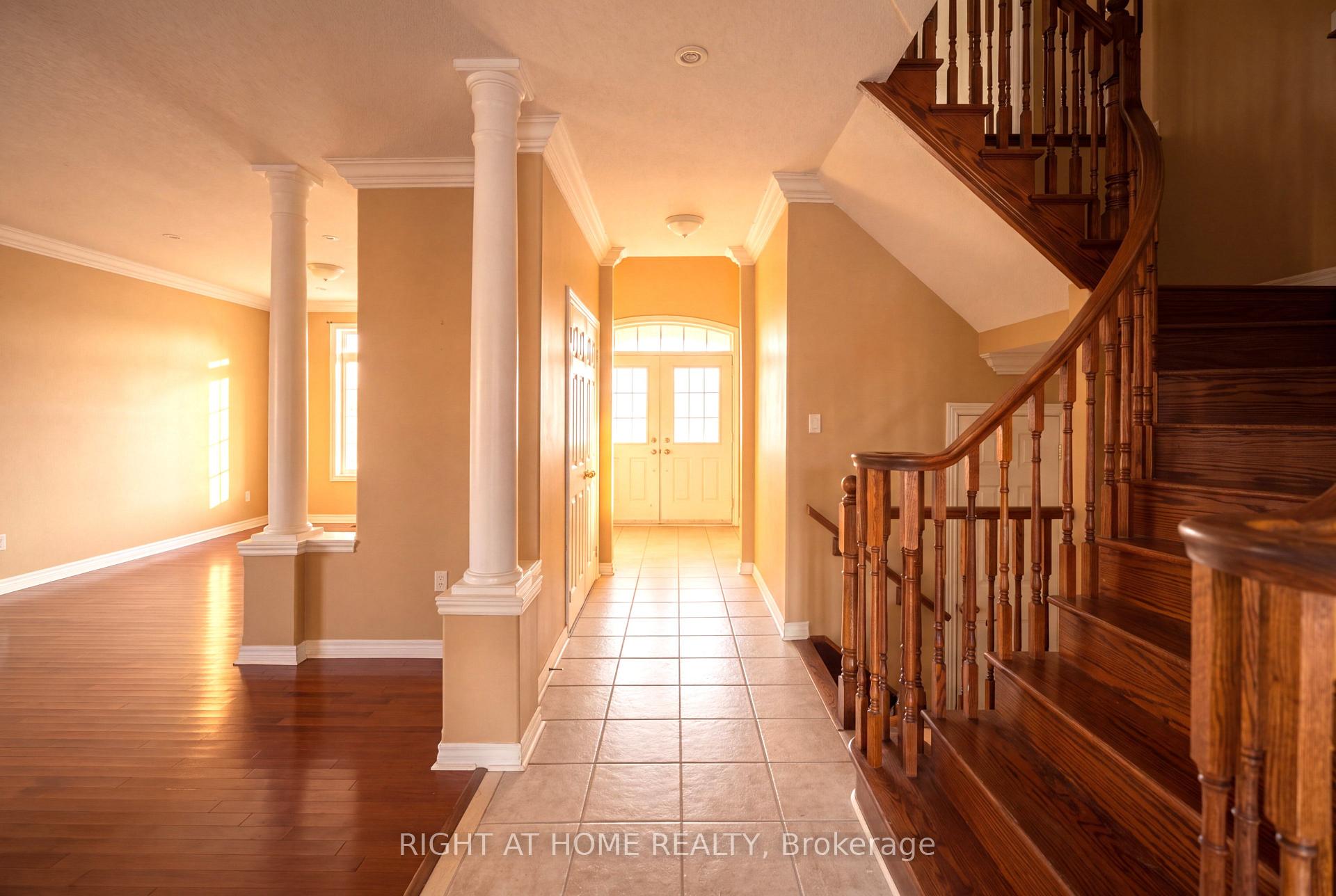 Photo 11 of 52 Prince William Way, Barrie, Innis-Shore — HOMEH