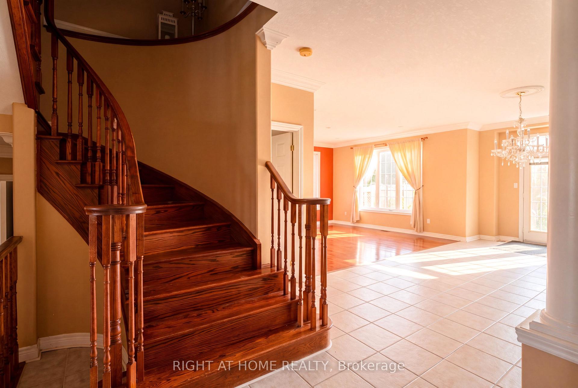 Photo 15 of 52 Prince William Way, Barrie, Innis-Shore — HOMEH