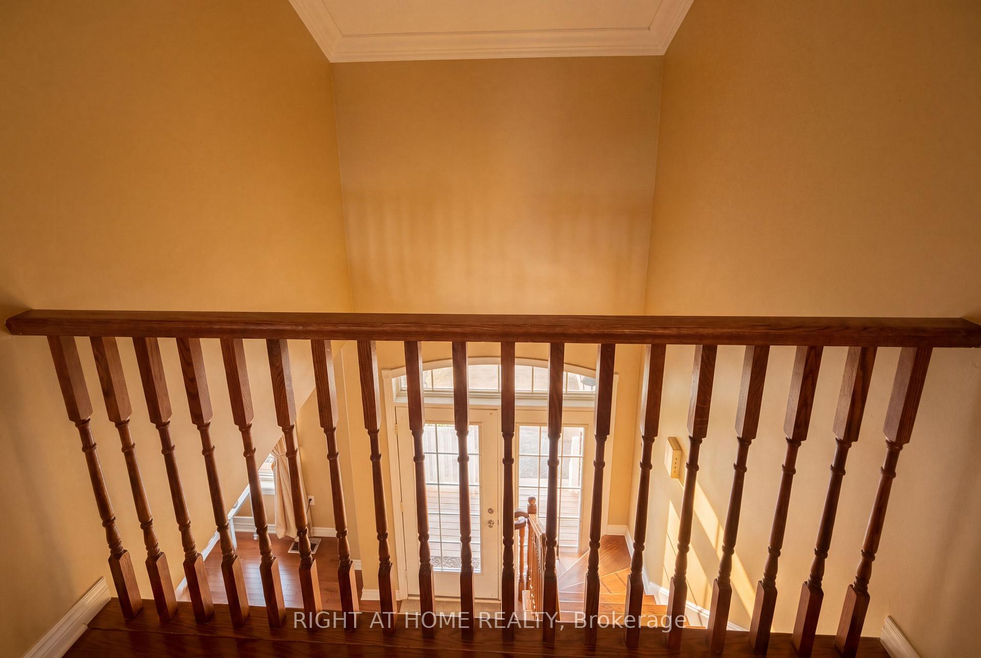 Photo 16 of 52 Prince William Way, Barrie, Innis-Shore — HOMEH