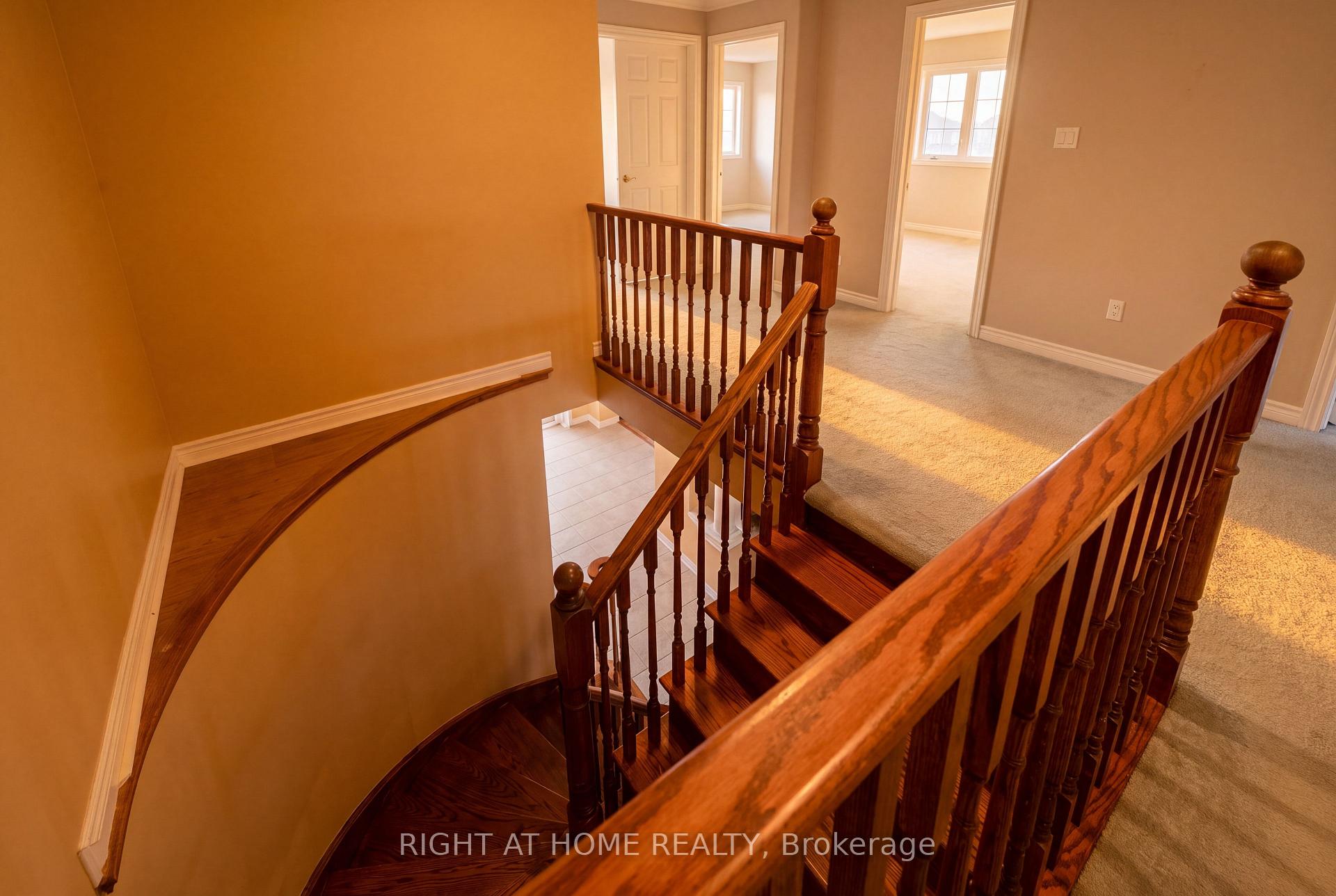 Photo 21 of 52 Prince William Way, Barrie, Innis-Shore — HOMEH