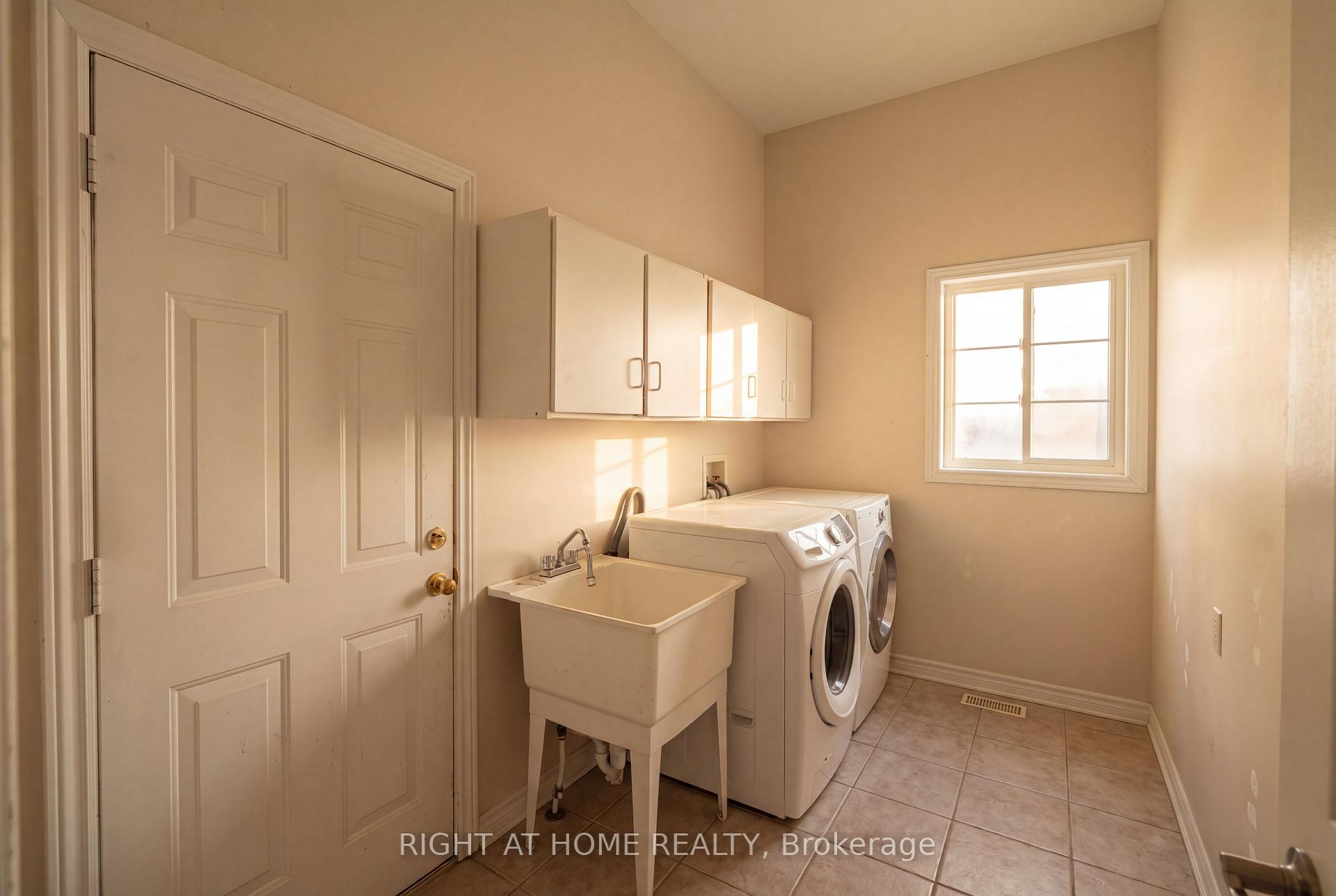 Photo 22 of 52 Prince William Way, Barrie, Innis-Shore — HOMEH