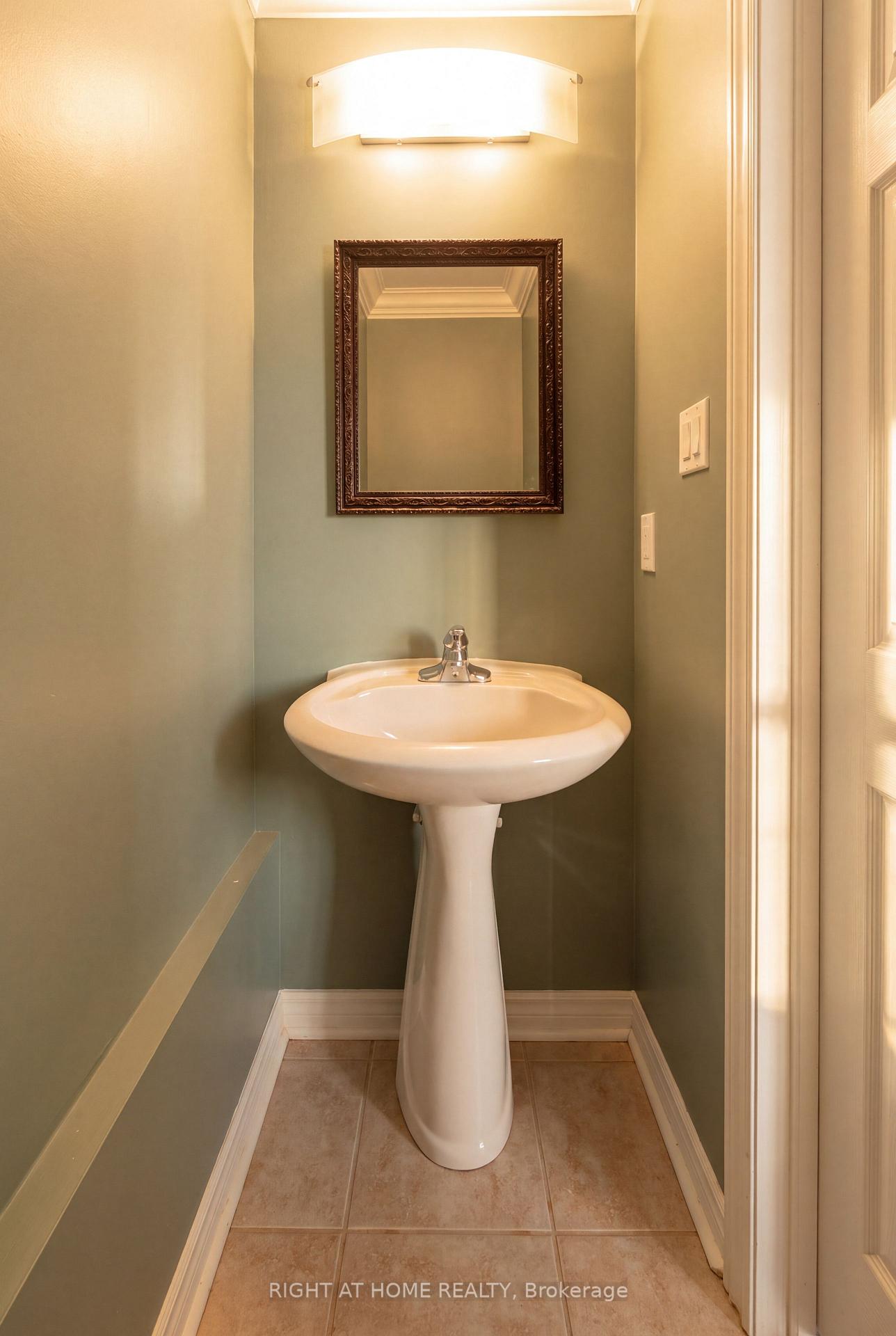 Photo 23 of 52 Prince William Way, Barrie, Innis-Shore — HOMEH