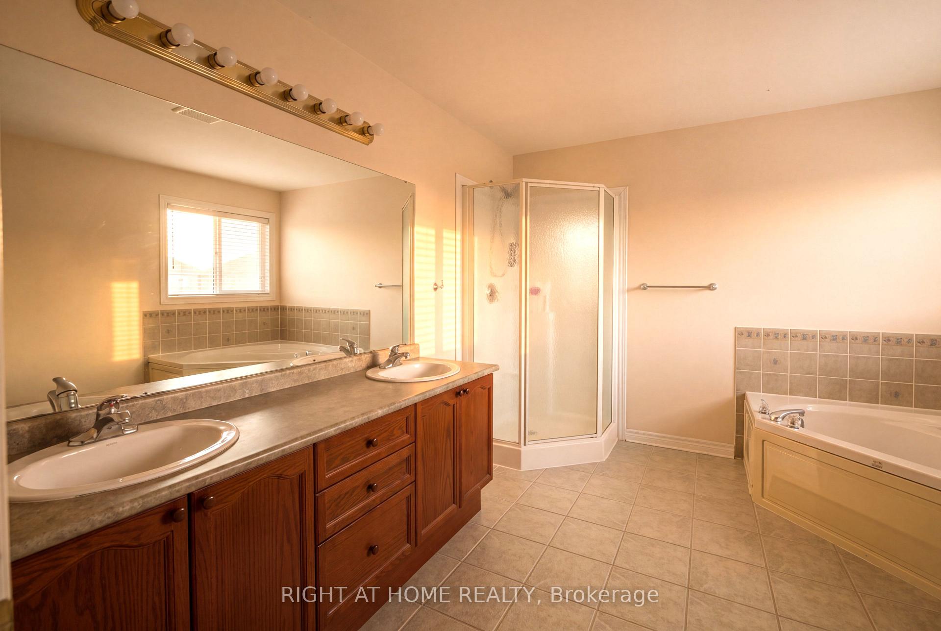 Photo 31 of 52 Prince William Way, Barrie, Innis-Shore — HOMEH