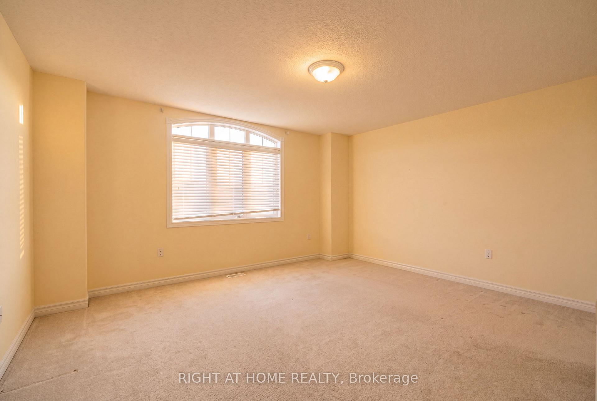 Photo 35 of 52 Prince William Way, Barrie, Innis-Shore — HOMEH