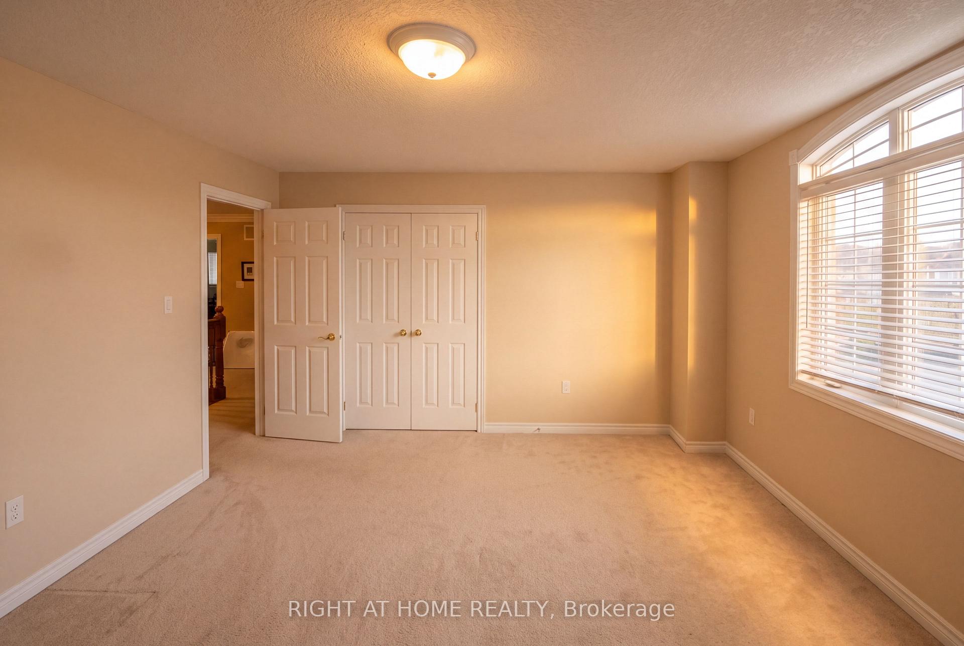Photo 37 of 52 Prince William Way, Barrie, Innis-Shore — HOMEH
