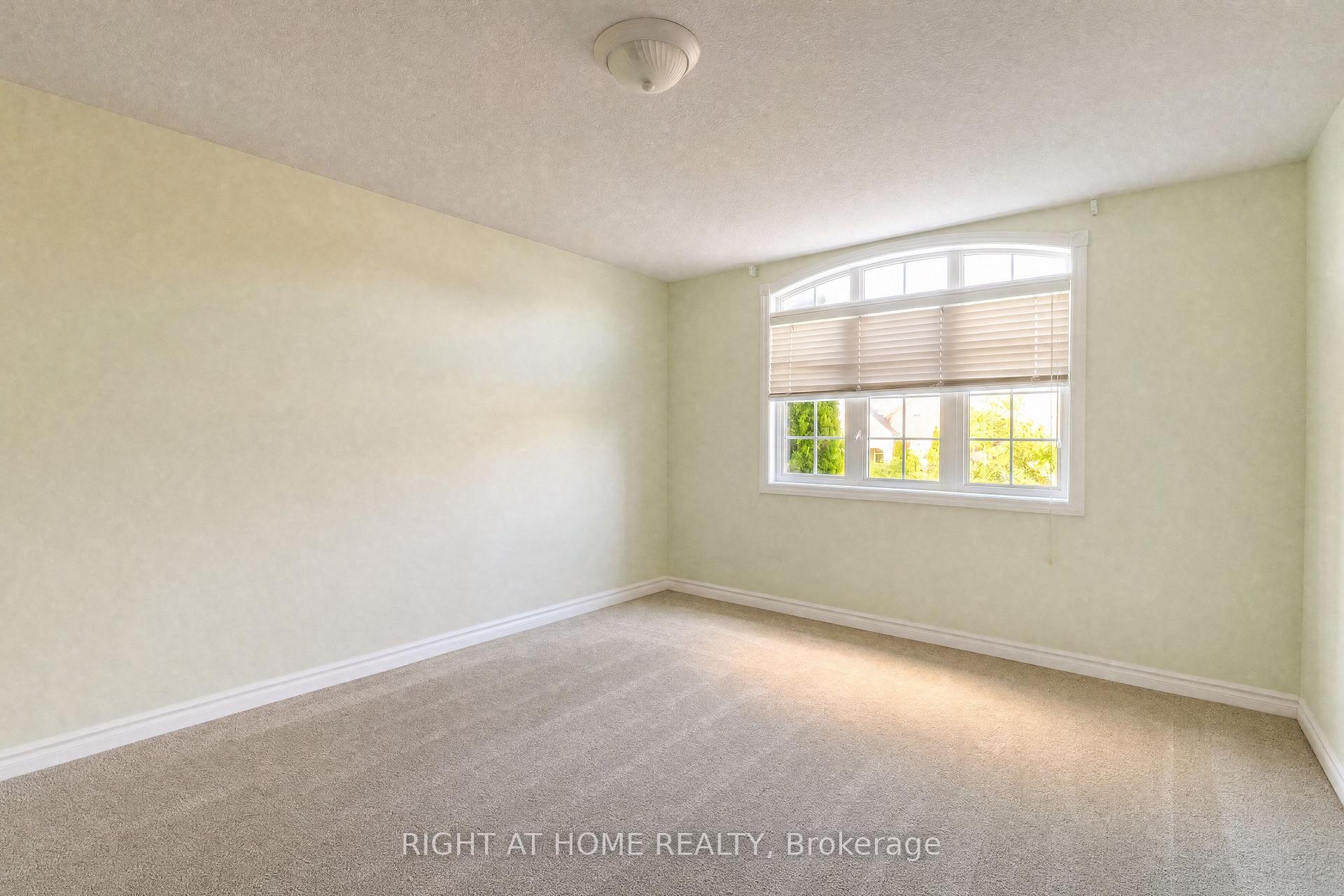 Photo 38 of 52 Prince William Way, Barrie, Innis-Shore — HOMEH