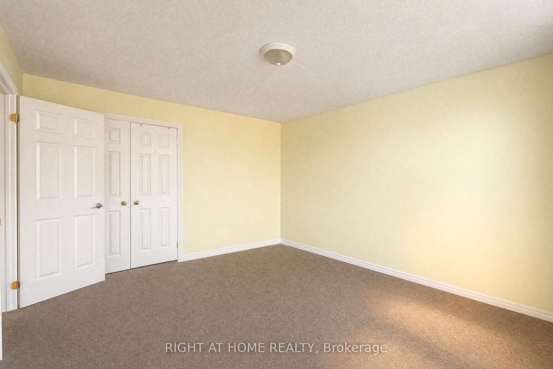 Photo 39 of 52 Prince William Way, Barrie, Innis-Shore — HOMEH
