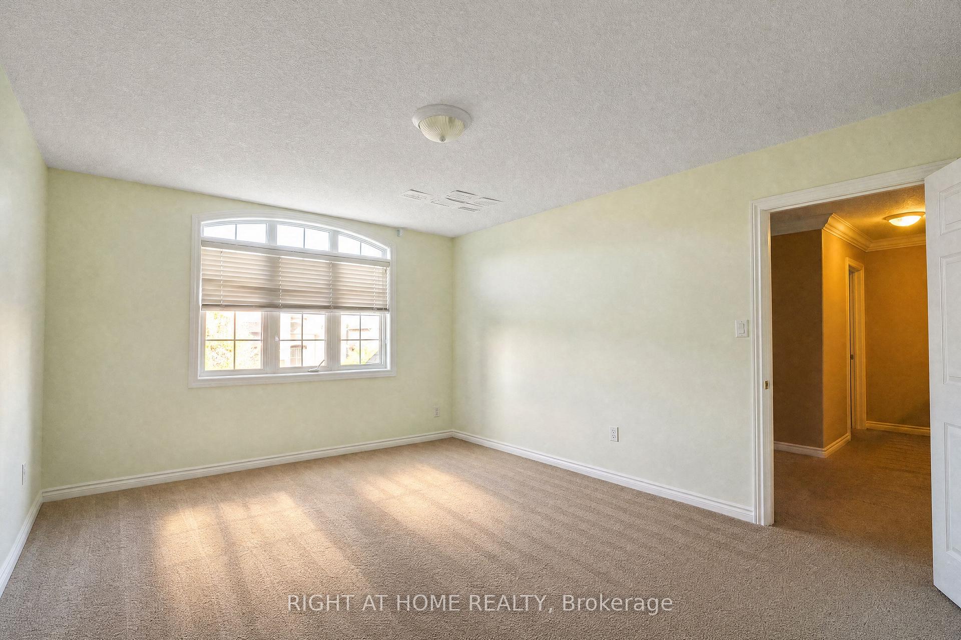 Photo 40 of 52 Prince William Way, Barrie, Innis-Shore — HOMEH