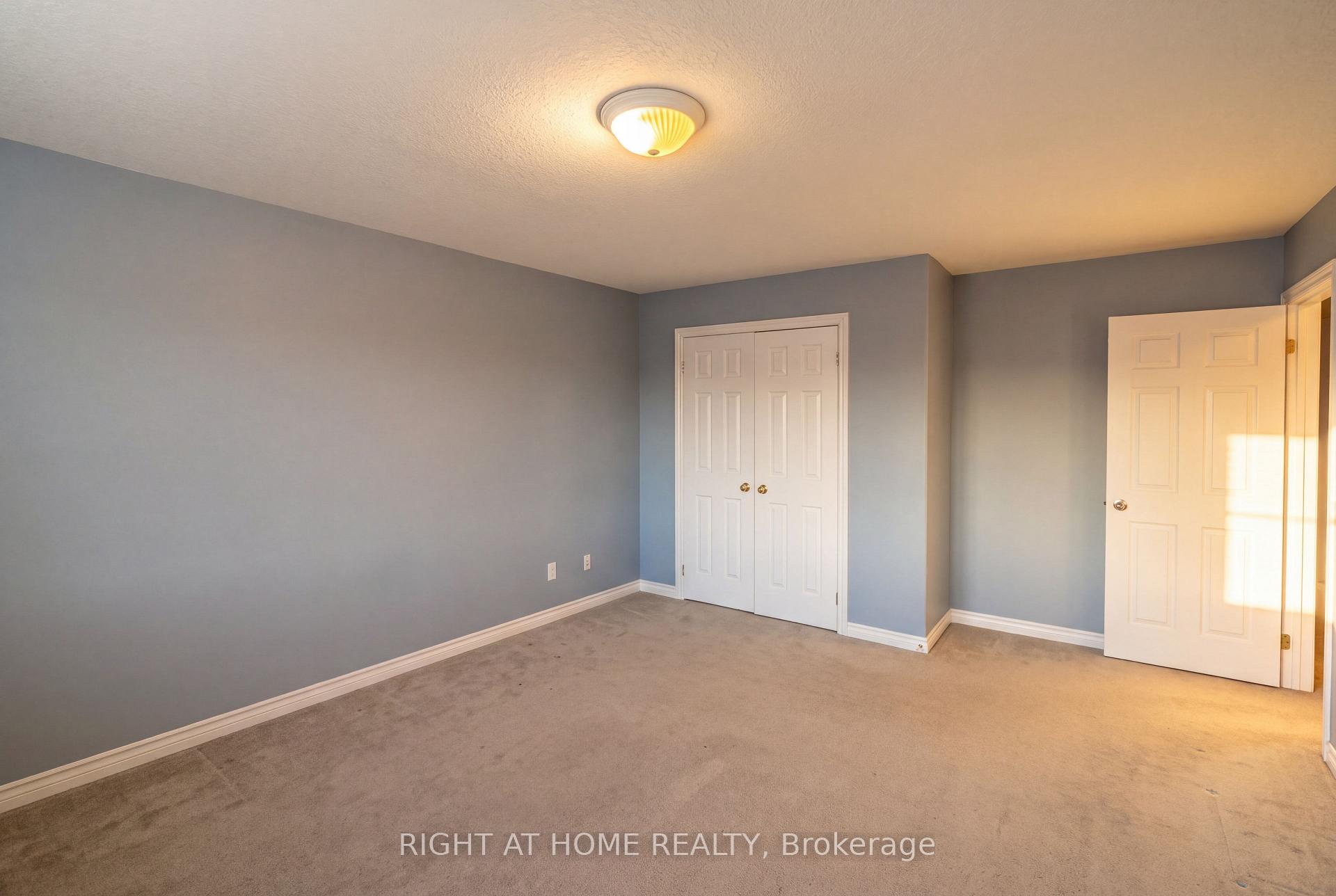 Photo 43 of 52 Prince William Way, Barrie, Innis-Shore — HOMEH