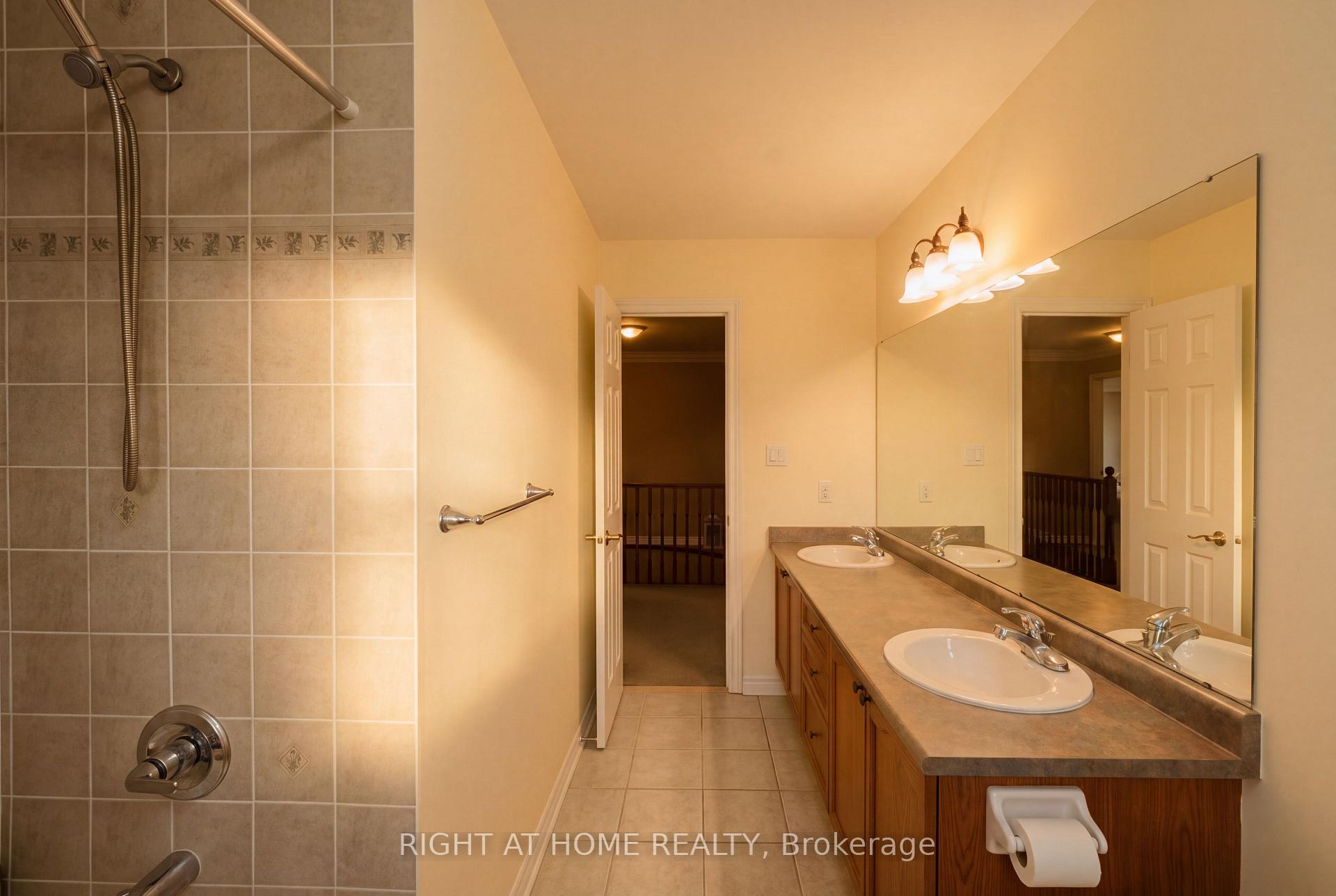 Photo 44 of 52 Prince William Way, Barrie, Innis-Shore — HOMEH