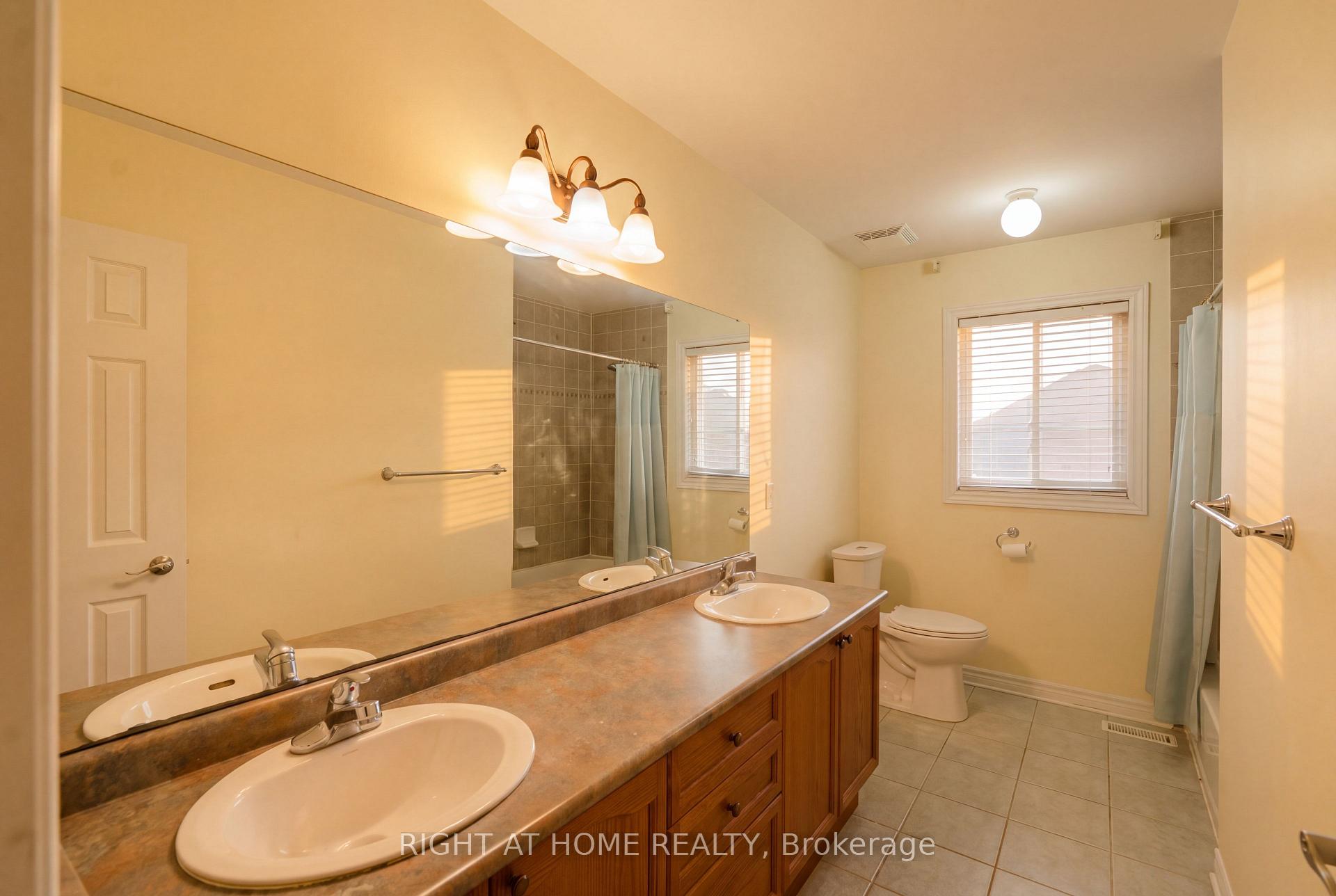 Photo 45 of 52 Prince William Way, Barrie, Innis-Shore — HOMEH