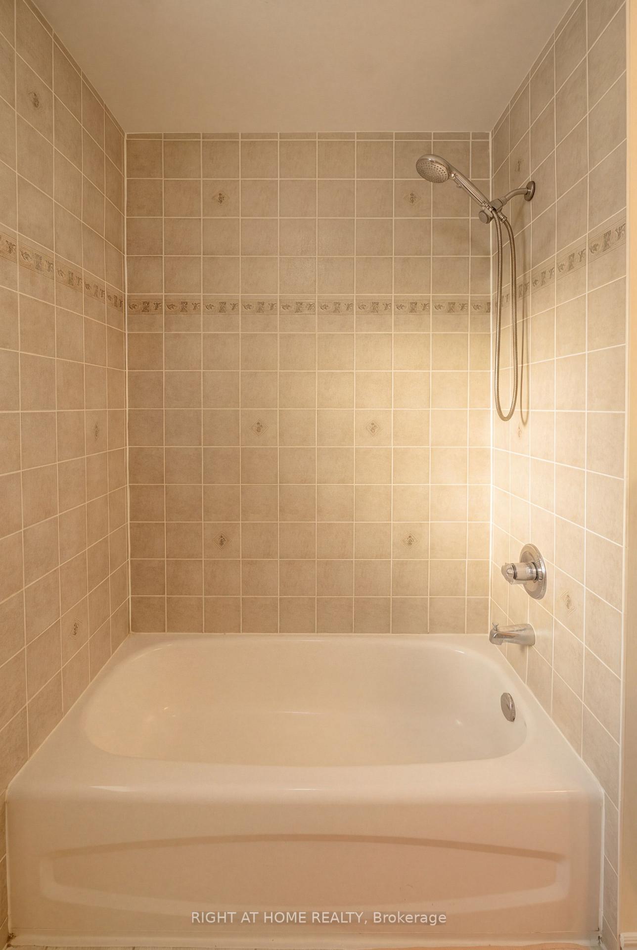Photo 46 of 52 Prince William Way, Barrie, Innis-Shore — HOMEH