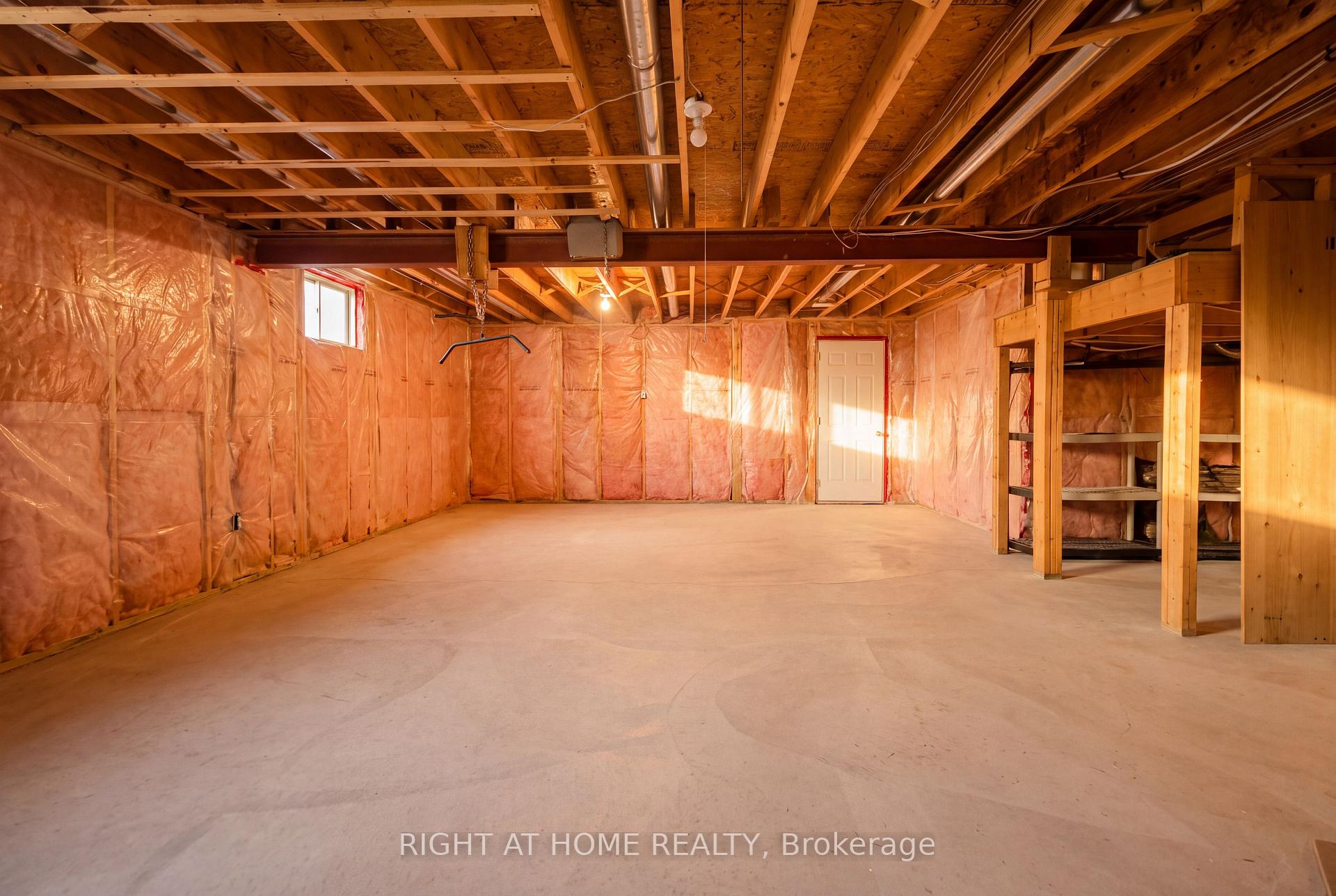Photo 47 of 52 Prince William Way, Barrie, Innis-Shore — HOMEH