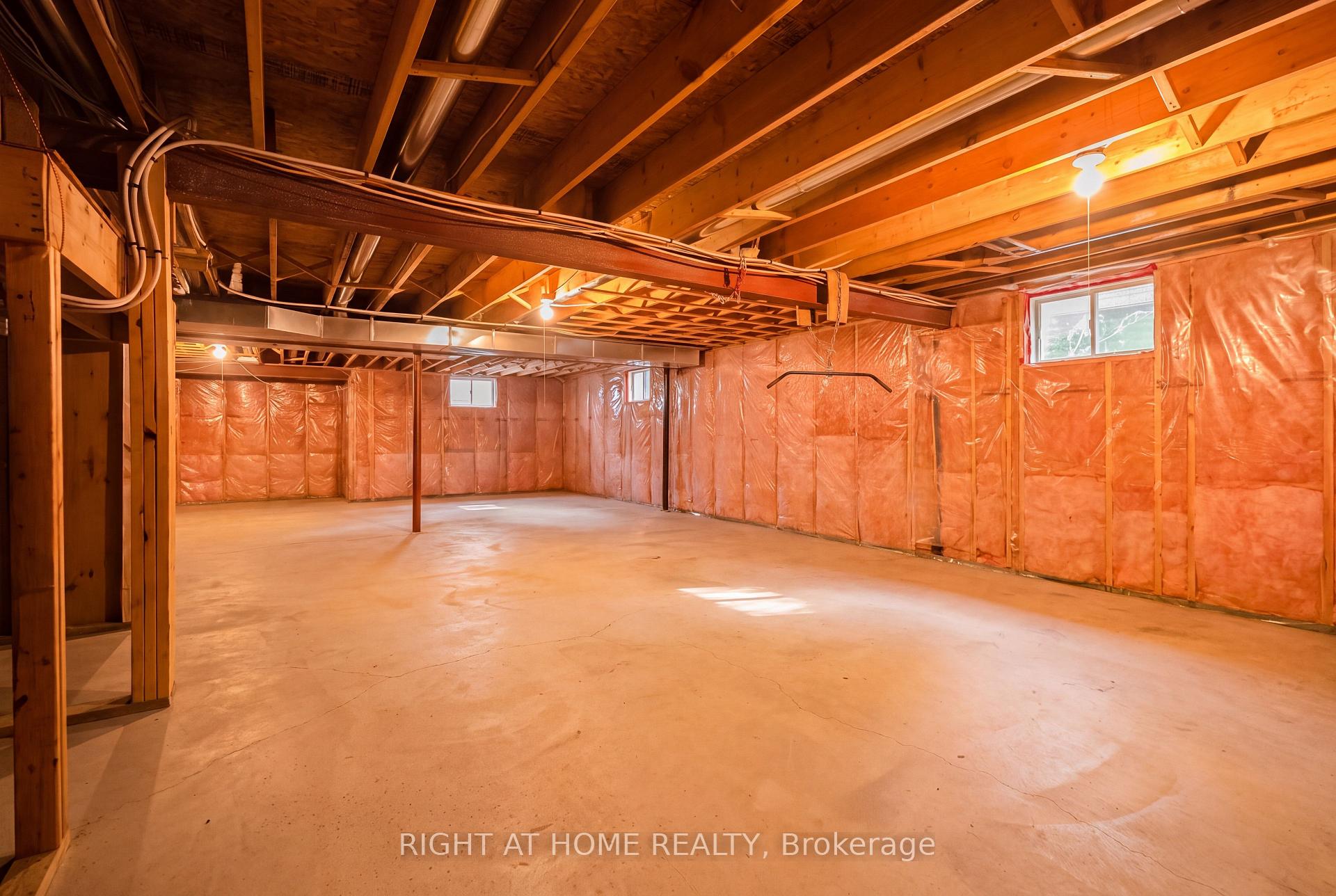 Photo 50 of 52 Prince William Way, Barrie, Innis-Shore — HOMEH