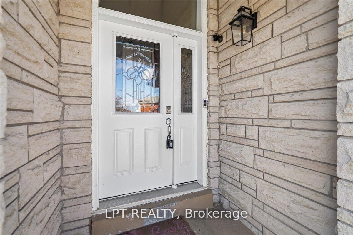 Photo 3 of 19 Terrastone Court, Caledon, Bolton West — HOMEH