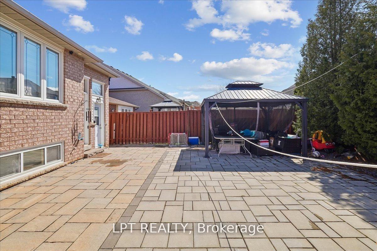 Photo 10 of 19 Terrastone Court, Caledon, Bolton West — HOMEH