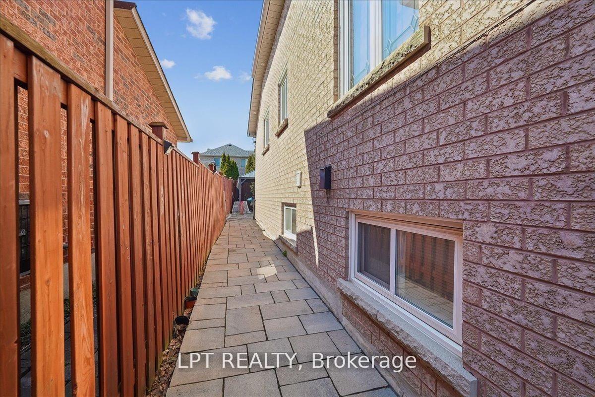 Photo 11 of 19 Terrastone Court, Caledon, Bolton West — HOMEH