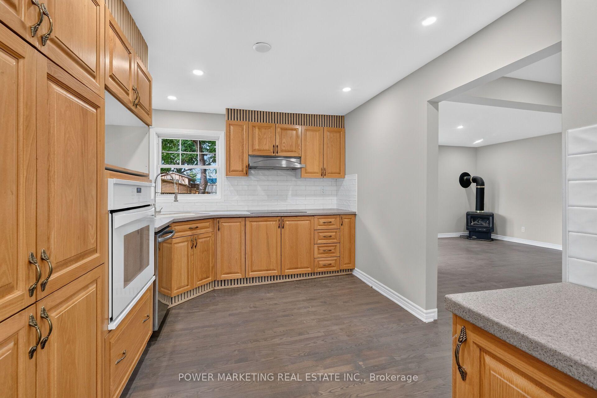 Photo 9 of 986 Laporte Street, Ottawa, Beacon Hill South — HOMEH