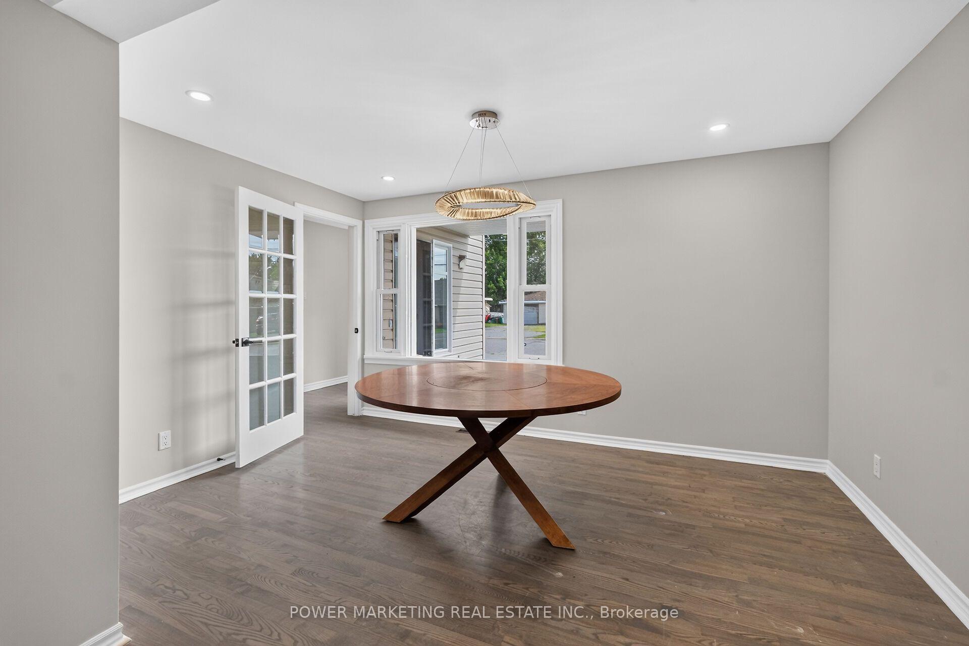 Photo 10 of 986 Laporte Street, Ottawa, Beacon Hill South — HOMEH