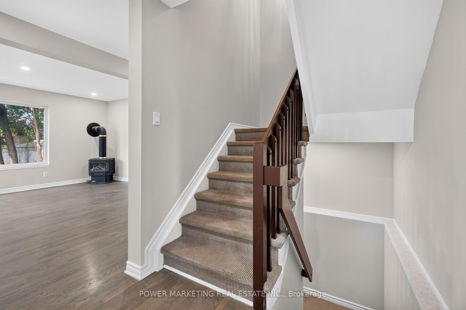Photo 12 of 986 Laporte Street, Ottawa, Beacon Hill South — HOMEH