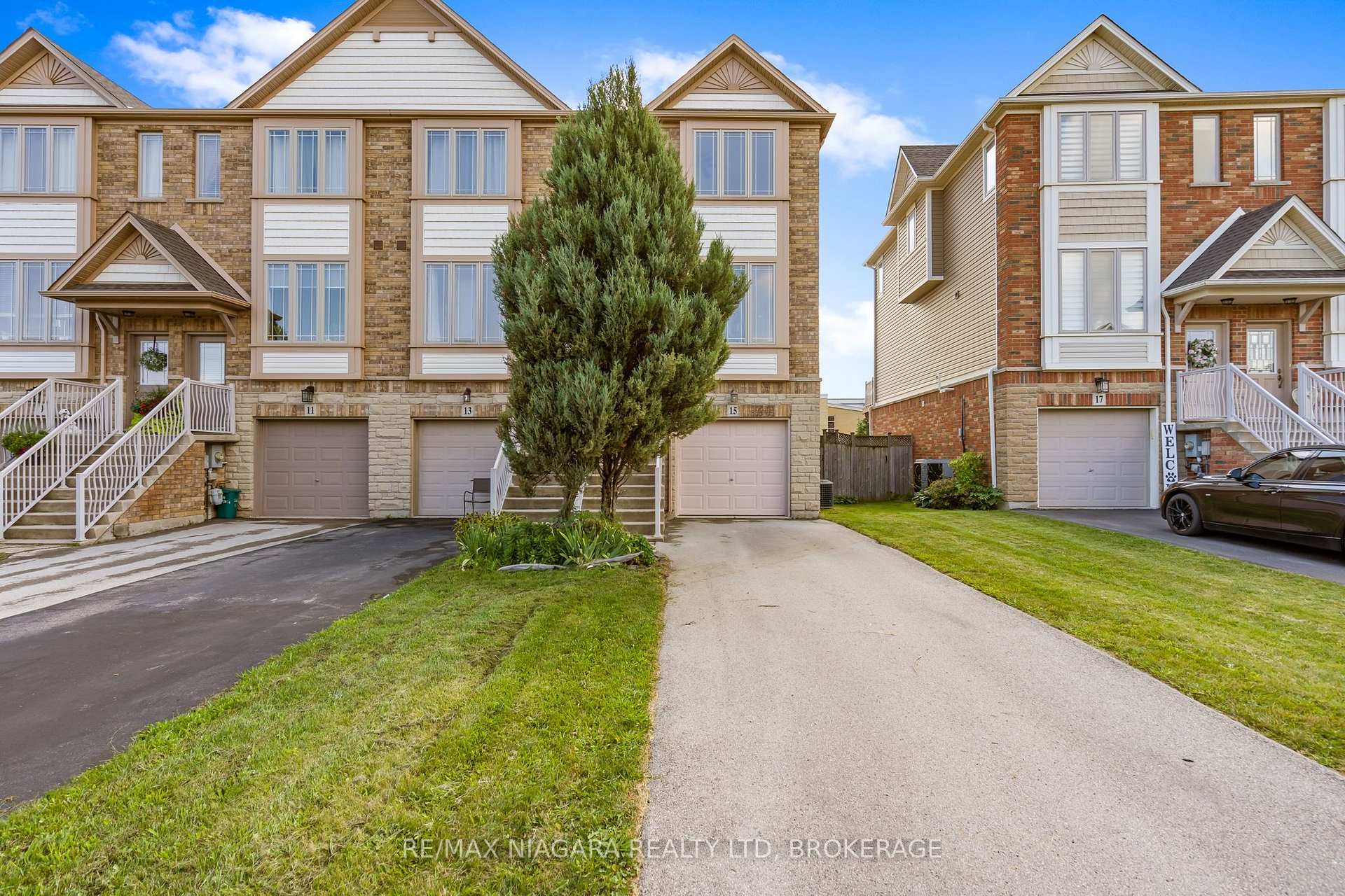 Photo 2 of 15 Hemlock Way, Grimsby, Grimsby West — HOMEH