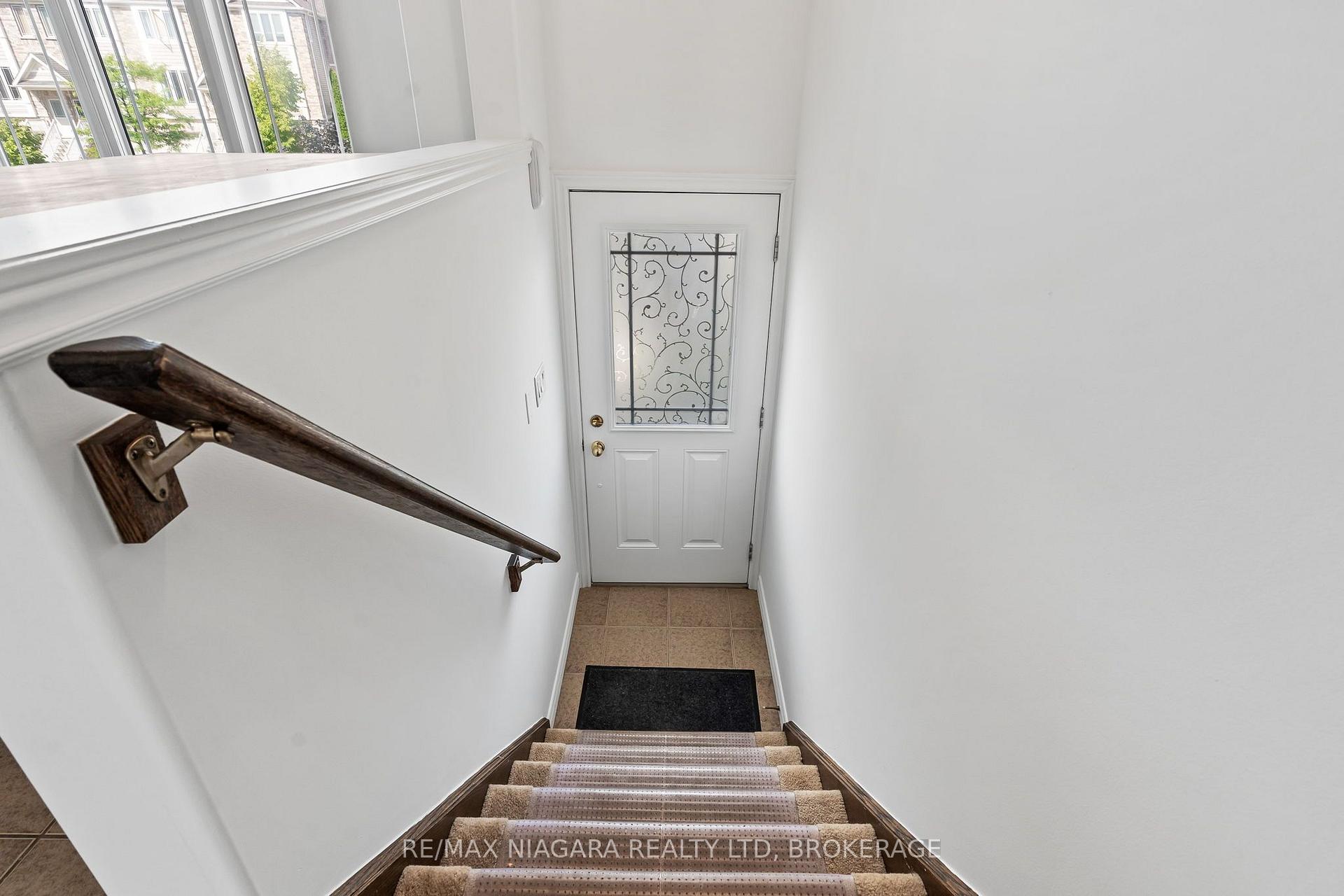 Photo 4 of 15 Hemlock Way, Grimsby, Grimsby West — HOMEH