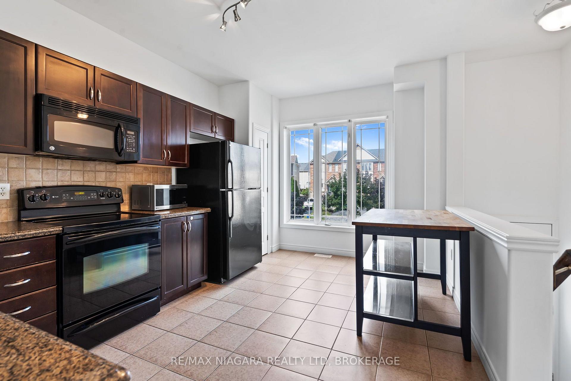 Photo 8 of 15 Hemlock Way, Grimsby, Grimsby West — HOMEH