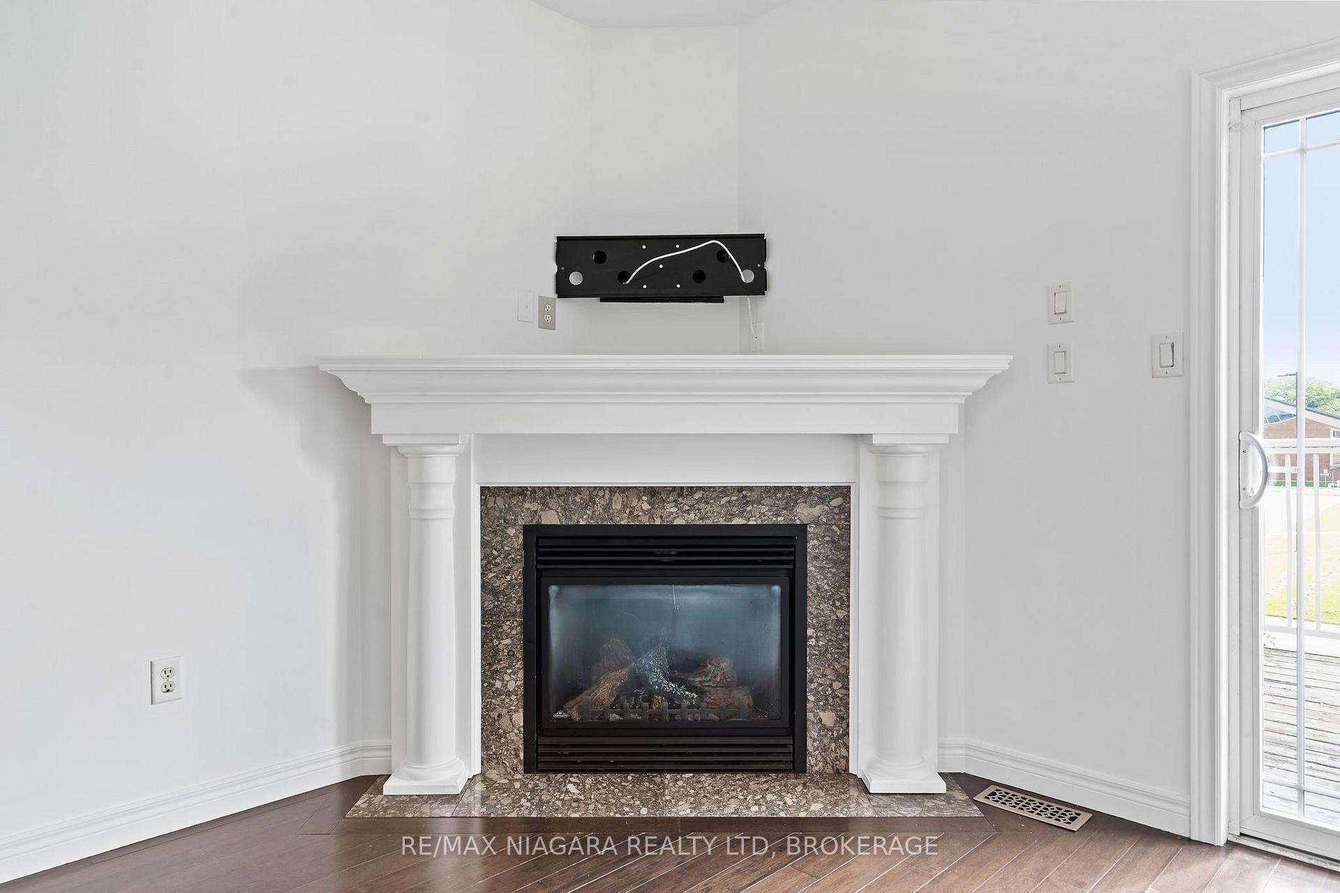 Photo 12 of 15 Hemlock Way, Grimsby, Grimsby West — HOMEH