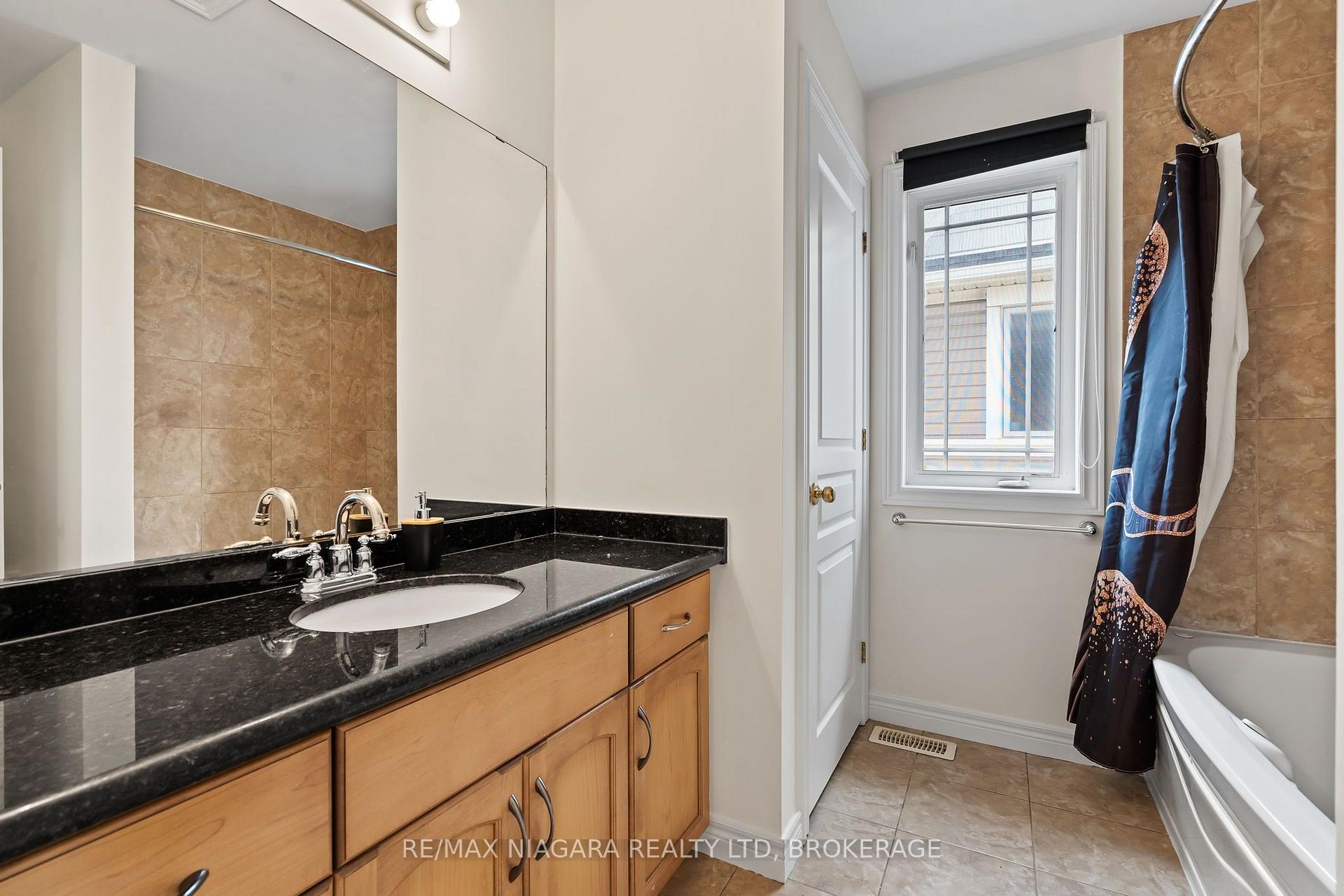 Photo 16 of 15 Hemlock Way, Grimsby, Grimsby West — HOMEH